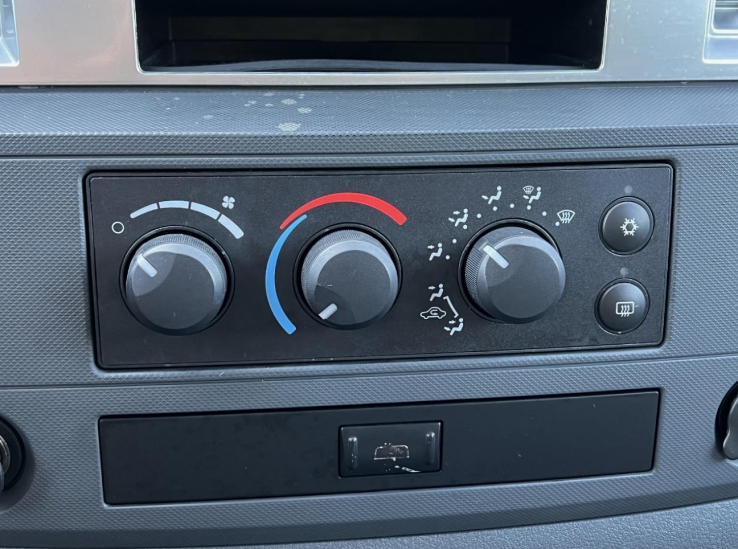 2008 RED /Gray Cloth DODGE RAM 1500 BIG HORN (1D7HU18298S) with an 5.7L V8 HEMI engine, Automatic transmission, located at 506 S. Kingshighway, Cape Girardeau, MO, 63703, (573) 235-5000, 37.294994, -89.556206 - 2008 Dodge Ram 1500 Big Horn 143xxx miles 4x4 5.7L V8 HEMI Automatic Power Driver Seat Cruise Remote Start Power Windows/Locks/Mirrors We have financing available and we accept trades! Fill out a credit application on our website or come by today! If you have any questions, give us a call - Photo#24
