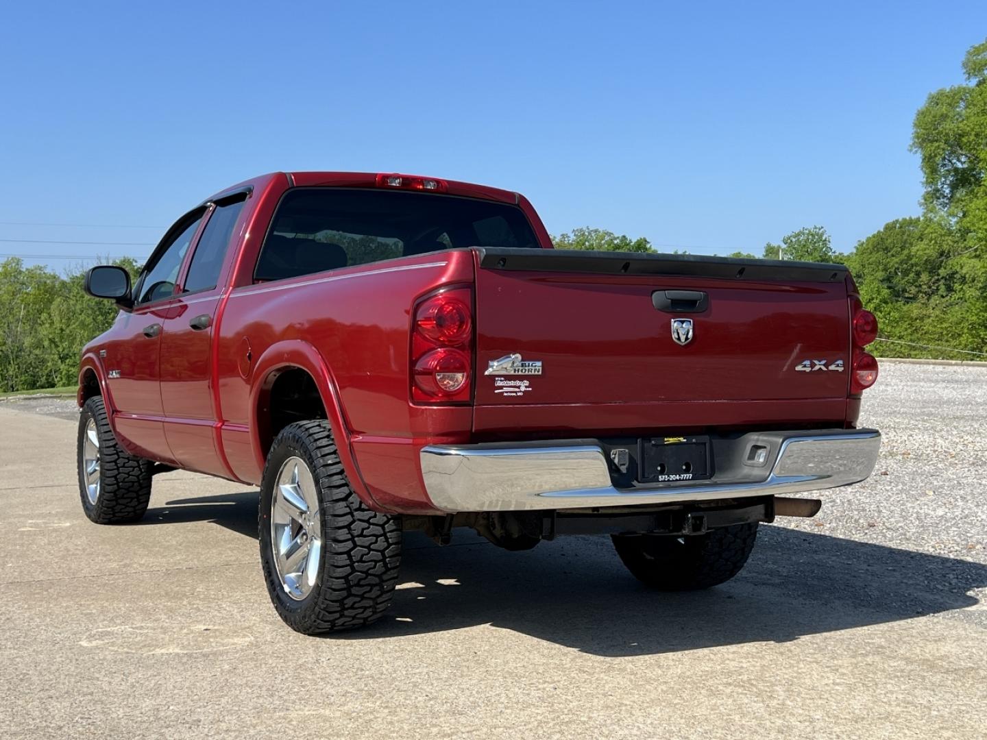 2008 RED /Gray Cloth DODGE RAM 1500 BIG HORN (1D7HU18298S) with an 5.7L V8 HEMI engine, Automatic transmission, located at 506 S. Kingshighway, Cape Girardeau, MO, 63703, (573) 235-5000, 37.294994, -89.556206 - 2008 Dodge Ram 1500 Big Horn 143xxx miles 4x4 5.7L V8 HEMI Automatic Power Driver Seat Cruise Remote Start Power Windows/Locks/Mirrors We have financing available and we accept trades! Fill out a credit application on our website or come by today! If you have any questions, give us a call - Photo#9