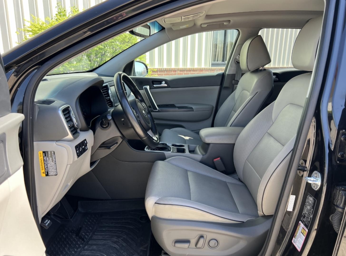 2017 BLACK /Tan Leather KIA SPORTAGE EX (KNDPN3AC3H7) with an 2.4L 4 Cyl. engine, Automatic transmission, located at 506 S. Kingshighway, Cape Girardeau, MO, 63703, 37.294994, -89.556206 - 2017 Kia Sportage EX 120xxx miles Front Wheel Drive 2.4L 4 Cyl. Automatic Leather Navigation Power/Heated/Cooled Seats Backup Camera Sunroof Bluetooth Cruise Power Windows/Locks/Mirrors We have financing available and we accept trades! Fill out a credit application on our website or com - Photo#15