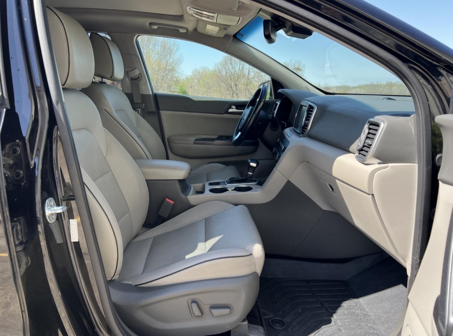 2017 BLACK /Tan Leather KIA SPORTAGE EX (KNDPN3AC3H7) with an 2.4L 4 Cyl. engine, Automatic transmission, located at 506 S. Kingshighway, Cape Girardeau, MO, 63703, 37.294994, -89.556206 - 2017 Kia Sportage EX 120xxx miles Front Wheel Drive 2.4L 4 Cyl. Automatic Leather Navigation Power/Heated/Cooled Seats Backup Camera Sunroof Bluetooth Cruise Power Windows/Locks/Mirrors We have financing available and we accept trades! Fill out a credit application on our website or com - Photo#17