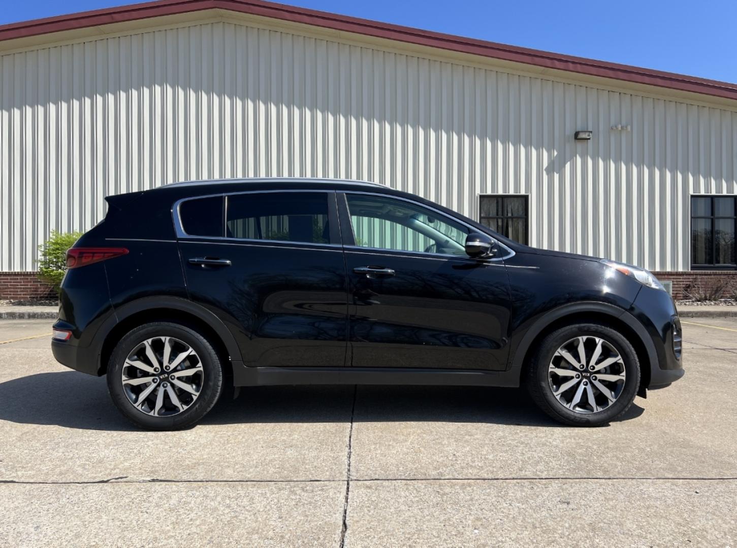 2017 BLACK /Tan Leather KIA SPORTAGE EX (KNDPN3AC3H7) with an 2.4L 4 Cyl. engine, Automatic transmission, located at 506 S. Kingshighway, Cape Girardeau, MO, 63703, 37.294994, -89.556206 - 2017 Kia Sportage EX 120xxx miles Front Wheel Drive 2.4L 4 Cyl. Automatic Leather Navigation Power/Heated/Cooled Seats Backup Camera Sunroof Bluetooth Cruise Power Windows/Locks/Mirrors We have financing available and we accept trades! Fill out a credit application on our website or com - Photo#9