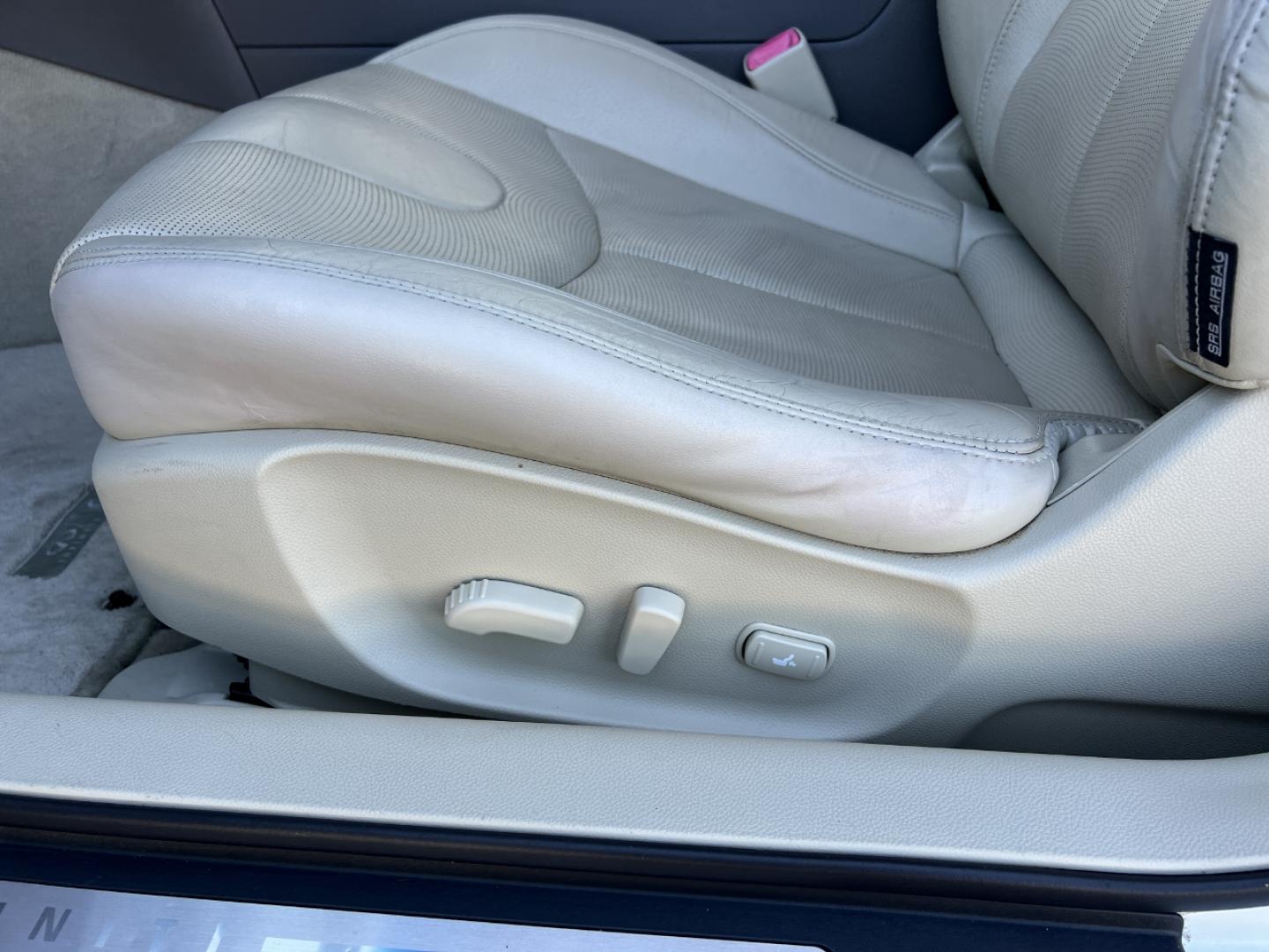 2014 WHITE /Tan Leather INFINITI Q60 BASE (JN1CV6FE3EM) with an 3.7L V6 engine, Automatic transmission, located at 506 S. Kingshighway, Cape Girardeau, MO, 63703, 37.294994, -89.556206 - 2014 Infiniti Q60 Convertible Only 84xxx miles Rear Wheel Drive 3.7L V6 Automatic Leather Navigation Power/Heated/Cooled Seats Backup Camera Bluetooth Cruise Power Windows/Locks/Mirrors We have financing available and we accept trades! Fill out a credit application on our website or come - Photo#5