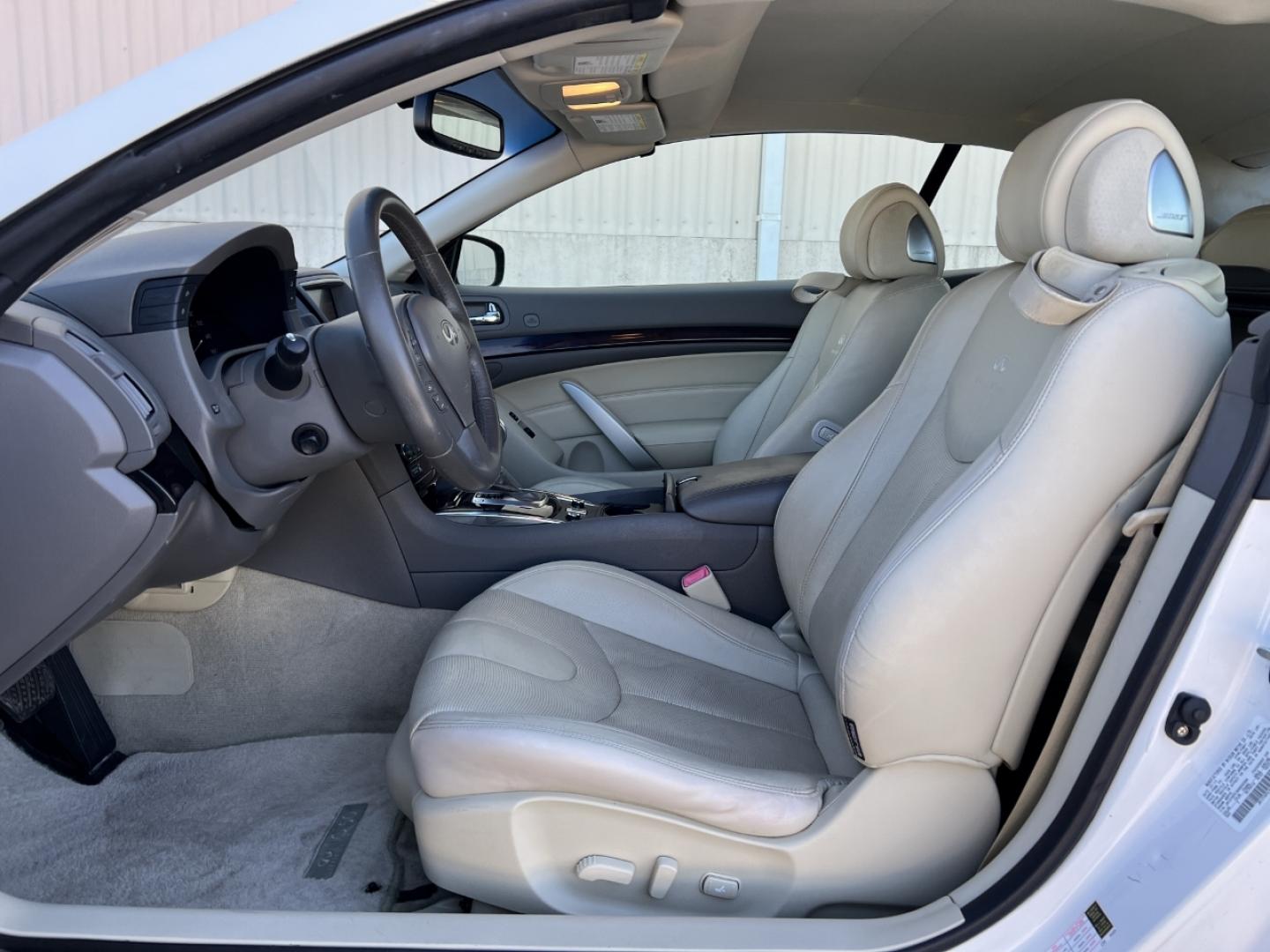 2014 WHITE /Tan Leather INFINITI Q60 BASE (JN1CV6FE3EM) with an 3.7L V6 engine, Automatic transmission, located at 506 S. Kingshighway, Cape Girardeau, MO, 63703, 37.294994, -89.556206 - 2014 Infiniti Q60 Convertible Only 84xxx miles Rear Wheel Drive 3.7L V6 Automatic Leather Navigation Power/Heated/Cooled Seats Backup Camera Bluetooth Cruise Power Windows/Locks/Mirrors We have financing available and we accept trades! Fill out a credit application on our website or come - Photo#14