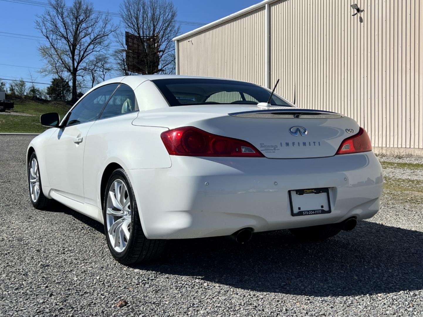 2014 WHITE /Tan Leather INFINITI Q60 BASE (JN1CV6FE3EM) with an 3.7L V6 engine, Automatic transmission, located at 506 S. Kingshighway, Cape Girardeau, MO, 63703, 37.294994, -89.556206 - 2014 Infiniti Q60 Convertible Only 84xxx miles Rear Wheel Drive 3.7L V6 Automatic Leather Navigation Power/Heated/Cooled Seats Backup Camera Bluetooth Cruise Power Windows/Locks/Mirrors We have financing available and we accept trades! Fill out a credit application on our website or come - Photo#10