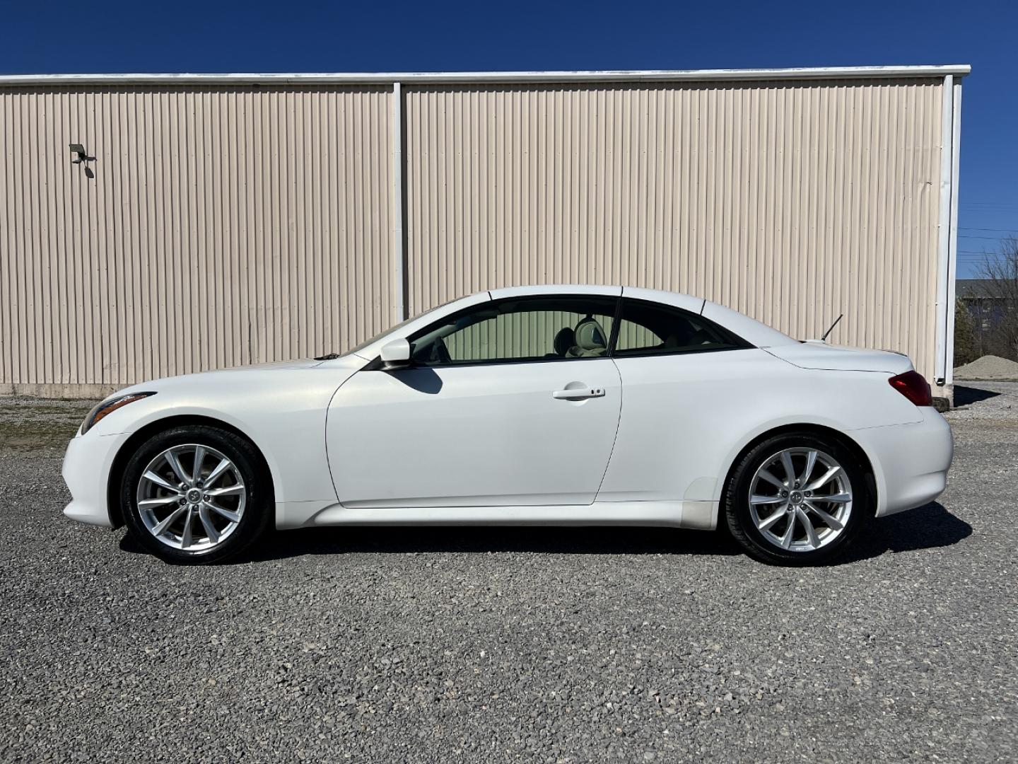 2014 WHITE /Tan Leather INFINITI Q60 BASE (JN1CV6FE3EM) with an 3.7L V6 engine, Automatic transmission, located at 506 S. Kingshighway, Cape Girardeau, MO, 63703, 37.294994, -89.556206 - 2014 Infiniti Q60 Convertible Only 84xxx miles Rear Wheel Drive 3.7L V6 Automatic Leather Navigation Power/Heated/Cooled Seats Backup Camera Bluetooth Cruise Power Windows/Locks/Mirrors We have financing available and we accept trades! Fill out a credit application on our website or come - Photo#7