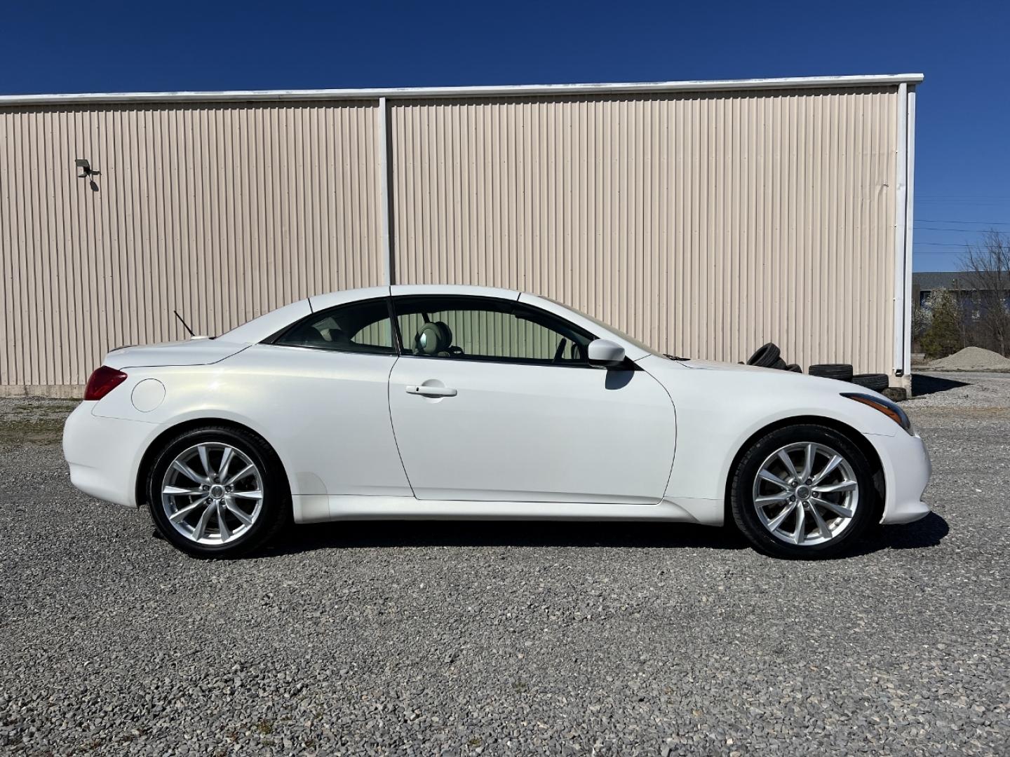 2014 WHITE /Tan Leather INFINITI Q60 BASE (JN1CV6FE3EM) with an 3.7L V6 engine, Automatic transmission, located at 506 S. Kingshighway, Cape Girardeau, MO, 63703, 37.294994, -89.556206 - 2014 Infiniti Q60 Convertible Only 84xxx miles Rear Wheel Drive 3.7L V6 Automatic Leather Navigation Power/Heated/Cooled Seats Backup Camera Bluetooth Cruise Power Windows/Locks/Mirrors We have financing available and we accept trades! Fill out a credit application on our website or come - Photo#8