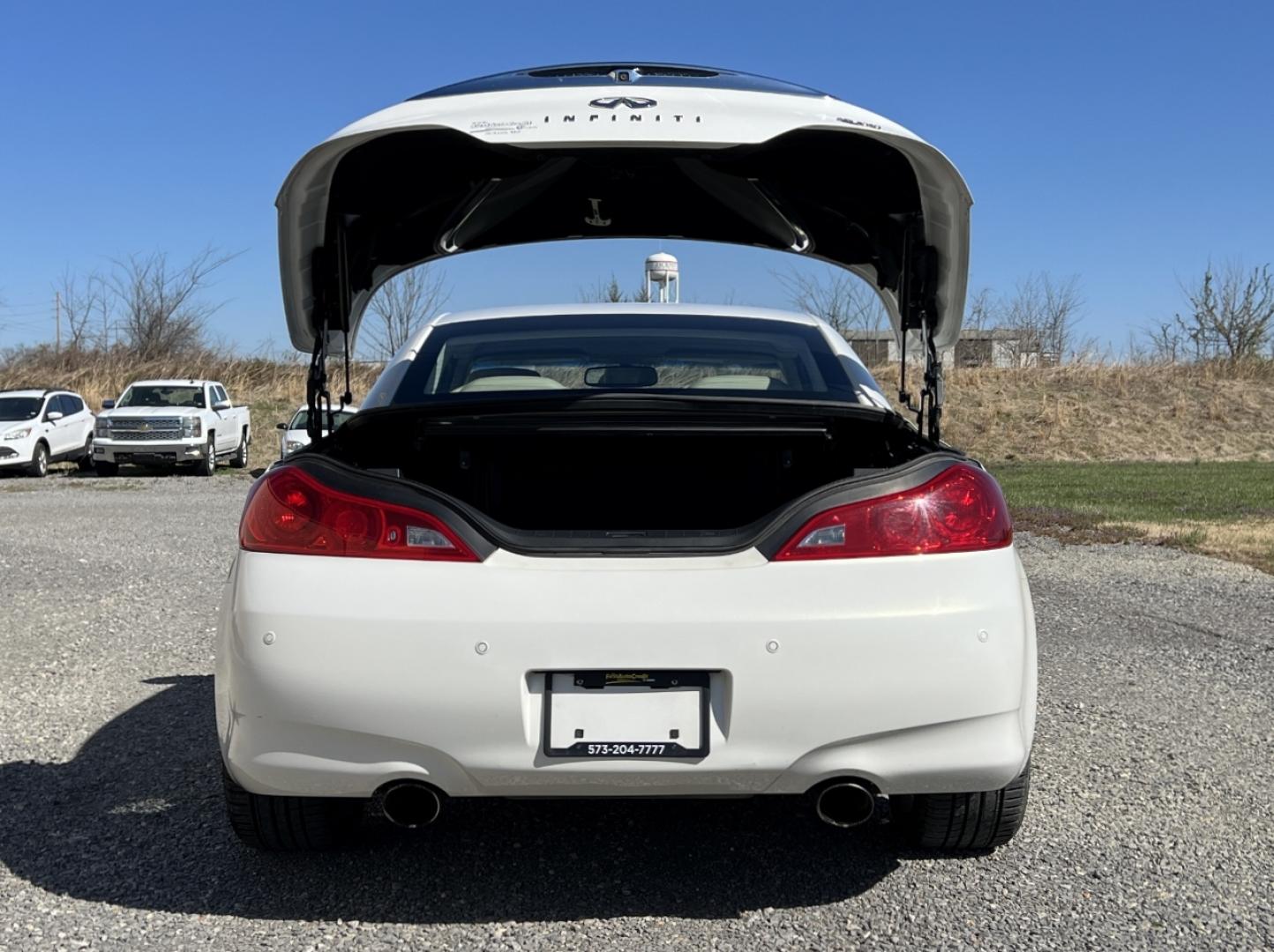 2014 WHITE /Tan Leather INFINITI Q60 BASE (JN1CV6FE3EM) with an 3.7L V6 engine, Automatic transmission, located at 506 S. Kingshighway, Cape Girardeau, MO, 63703, 37.294994, -89.556206 - 2014 Infiniti Q60 Convertible Only 84xxx miles Rear Wheel Drive 3.7L V6 Automatic Leather Navigation Power/Heated/Cooled Seats Backup Camera Bluetooth Cruise Power Windows/Locks/Mirrors We have financing available and we accept trades! Fill out a credit application on our website or come - Photo#18