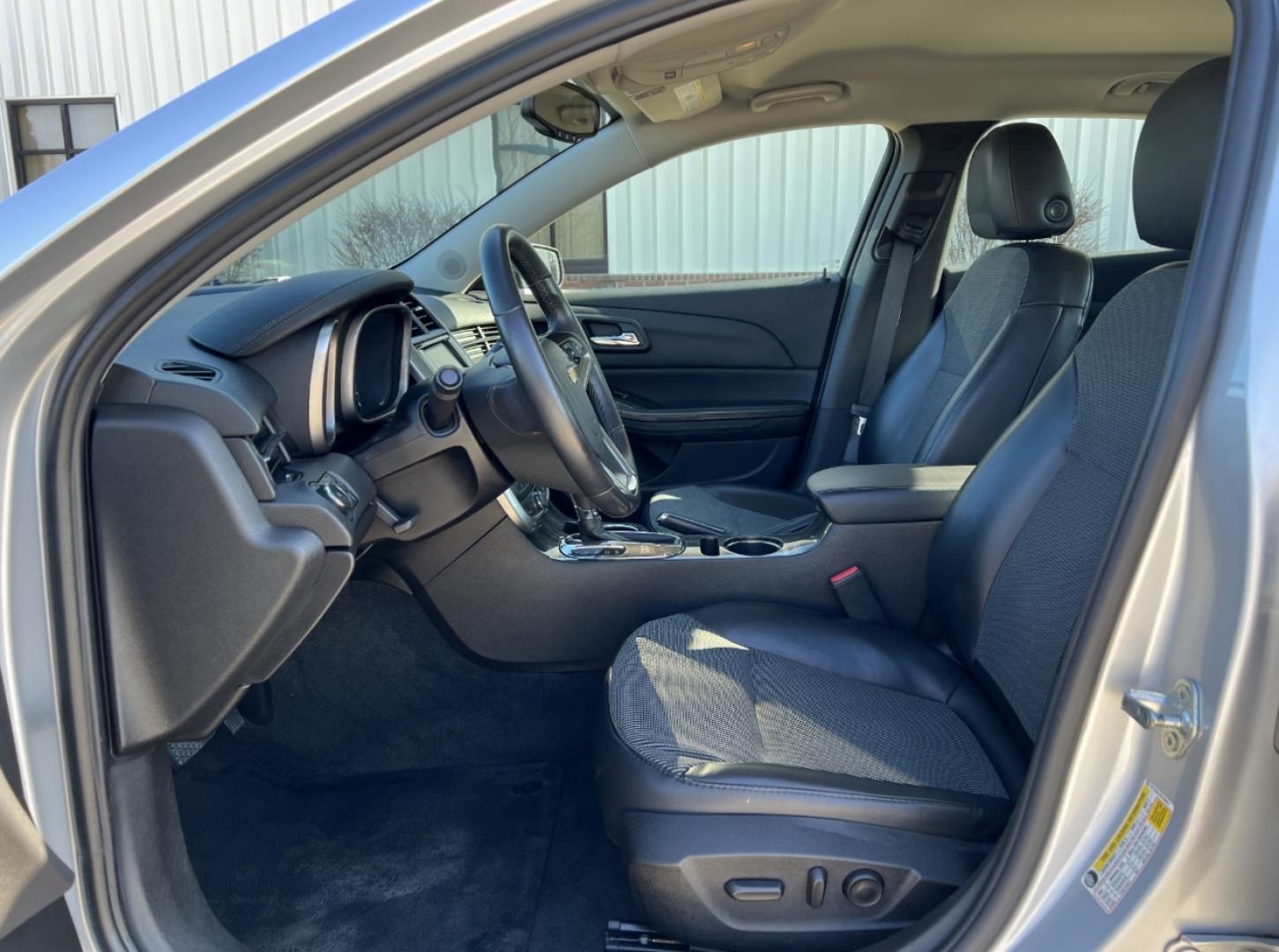 2014 SILVER /Black/Gray Cloth/Leather CHEVROLET MALIBU 2LT (1G11E5SL3EF) with an 2.5L engine, Automatic transmission, located at 506 S. Kingshighway, Cape Girardeau, MO, 63703, 37.294994, -89.556206 - Photo#12