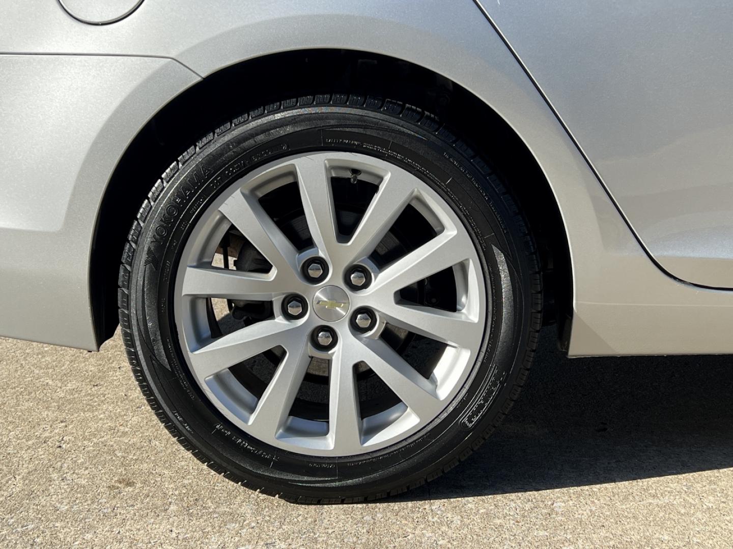 2014 SILVER /Black/Gray Cloth/Leather CHEVROLET MALIBU 2LT (1G11E5SL3EF) with an 2.5L engine, Automatic transmission, located at 506 S. Kingshighway, Cape Girardeau, MO, 63703, 37.294994, -89.556206 - Photo#35