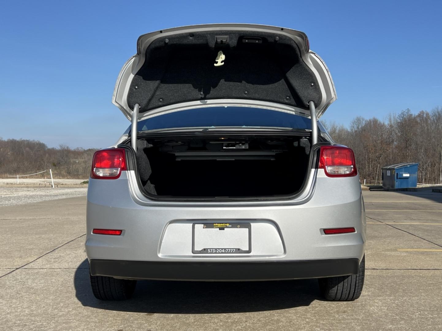 2014 SILVER /Black/Gray Cloth/Leather CHEVROLET MALIBU 2LT (1G11E5SL3EF) with an 2.5L engine, Automatic transmission, located at 506 S. Kingshighway, Cape Girardeau, MO, 63703, 37.294994, -89.556206 - Photo#17