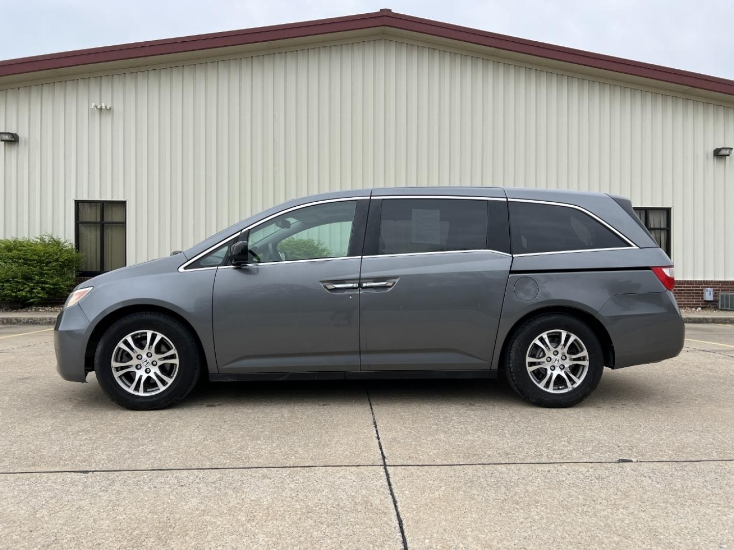 2011 GRAY /Gray Leather Honda Odyssey EX-L (5FNRL5H61BB) with an 3.5L V6 engine, Automatic transmission, located at 2990 Old Orchard Rd., Jackson, MO, 63755, 37.354214, -89.612106 - 2011 Honda Odyssey EX-L 147xxx miles Front Wheel Drive 3.5L V6 Automatic Leather 3rd Row Navigation Power/Heated Seats Backup Camera Sunroof Bluetooth Cruise Power Windows/Locks/Mirrors We have financing available and we accept trades! Fill out a credit application on our website or co - Photo#8