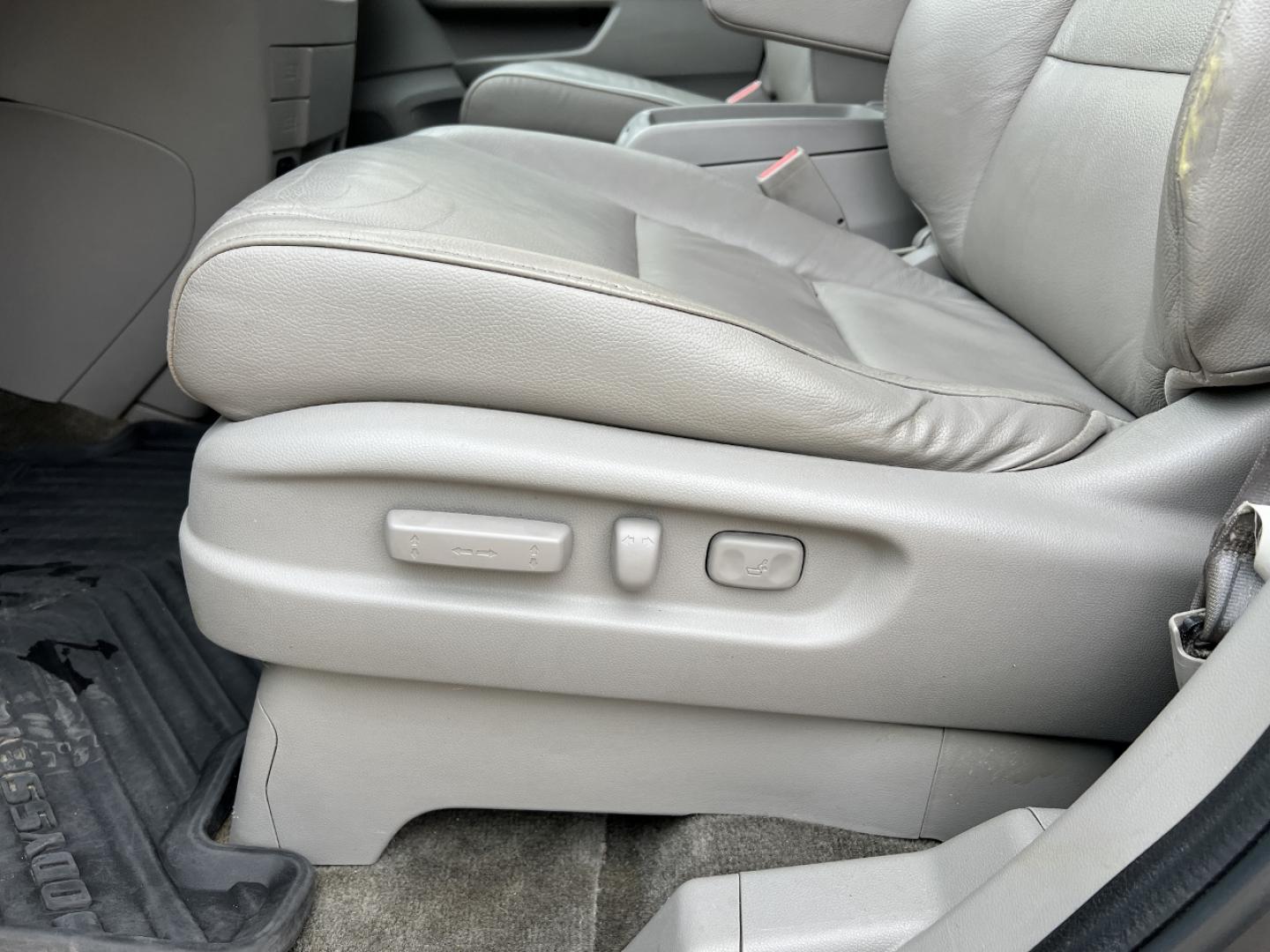 2011 GRAY /Gray Leather Honda Odyssey EX-L (5FNRL5H61BB) with an 3.5L V6 engine, Automatic transmission, located at 2990 Old Orchard Rd., Jackson, MO, 63755, 37.354214, -89.612106 - 2011 Honda Odyssey EX-L 147xxx miles Front Wheel Drive 3.5L V6 Automatic Leather 3rd Row Navigation Power/Heated Seats Backup Camera Sunroof Bluetooth Cruise Power Windows/Locks/Mirrors We have financing available and we accept trades! Fill out a credit application on our website or co - Photo#6