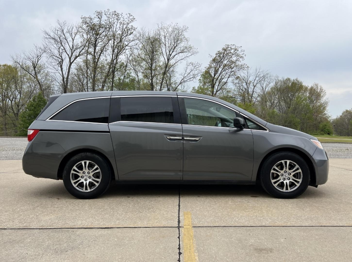 2011 GRAY /Gray Leather Honda Odyssey EX-L (5FNRL5H61BB) with an 3.5L V6 engine, Automatic transmission, located at 2990 Old Orchard Rd., Jackson, MO, 63755, 37.354214, -89.612106 - 2011 Honda Odyssey EX-L 147xxx miles Front Wheel Drive 3.5L V6 Automatic Leather 3rd Row Navigation Power/Heated Seats Backup Camera Sunroof Bluetooth Cruise Power Windows/Locks/Mirrors We have financing available and we accept trades! Fill out a credit application on our website or co - Photo#9
