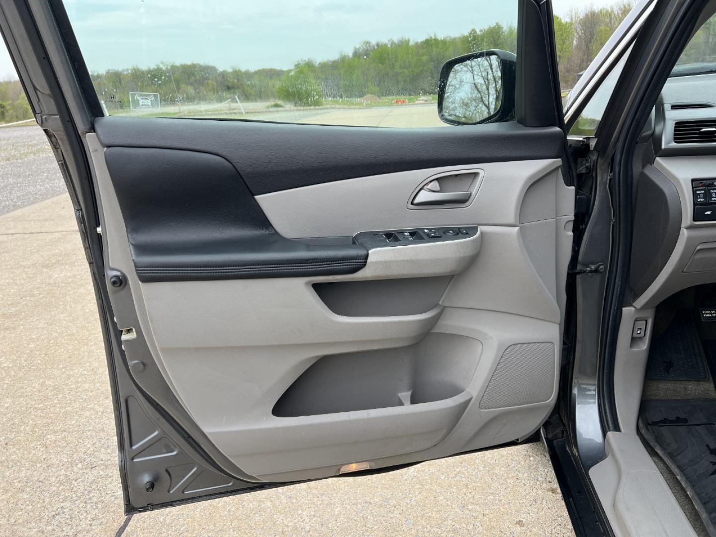 2011 GRAY /Gray Leather Honda Odyssey EX-L (5FNRL5H61BB) with an 3.5L V6 engine, Automatic transmission, located at 2990 Old Orchard Rd., Jackson, MO, 63755, 37.354214, -89.612106 - 2011 Honda Odyssey EX-L 147xxx miles Front Wheel Drive 3.5L V6 Automatic Leather 3rd Row Navigation Power/Heated Seats Backup Camera Sunroof Bluetooth Cruise Power Windows/Locks/Mirrors We have financing available and we accept trades! Fill out a credit application on our website or co - Photo#14