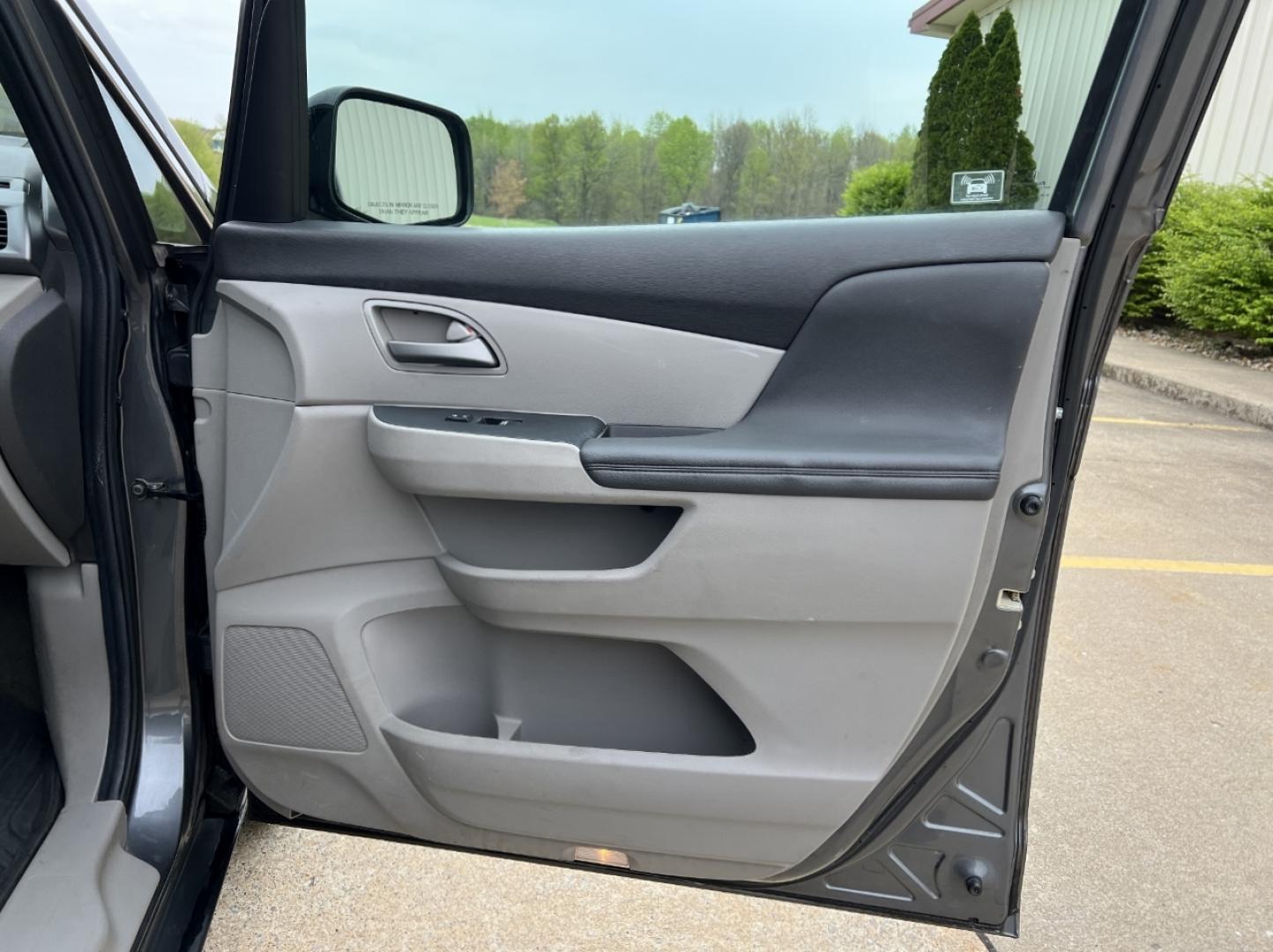 2011 GRAY /Gray Leather Honda Odyssey EX-L (5FNRL5H61BB) with an 3.5L V6 engine, Automatic transmission, located at 2990 Old Orchard Rd., Jackson, MO, 63755, 37.354214, -89.612106 - 2011 Honda Odyssey EX-L 147xxx miles Front Wheel Drive 3.5L V6 Automatic Leather 3rd Row Navigation Power/Heated Seats Backup Camera Sunroof Bluetooth Cruise Power Windows/Locks/Mirrors We have financing available and we accept trades! Fill out a credit application on our website or co - Photo#16