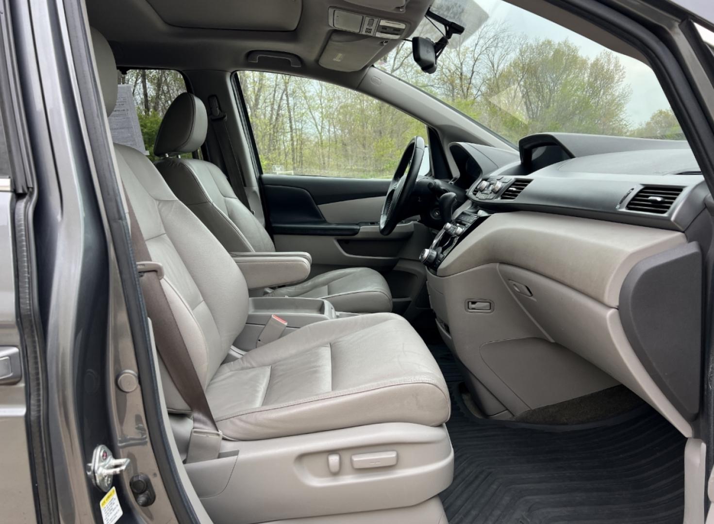 2011 GRAY /Gray Leather Honda Odyssey EX-L (5FNRL5H61BB) with an 3.5L V6 engine, Automatic transmission, located at 2990 Old Orchard Rd., Jackson, MO, 63755, 37.354214, -89.612106 - 2011 Honda Odyssey EX-L 147xxx miles Front Wheel Drive 3.5L V6 Automatic Leather 3rd Row Navigation Power/Heated Seats Backup Camera Sunroof Bluetooth Cruise Power Windows/Locks/Mirrors We have financing available and we accept trades! Fill out a credit application on our website or co - Photo#17