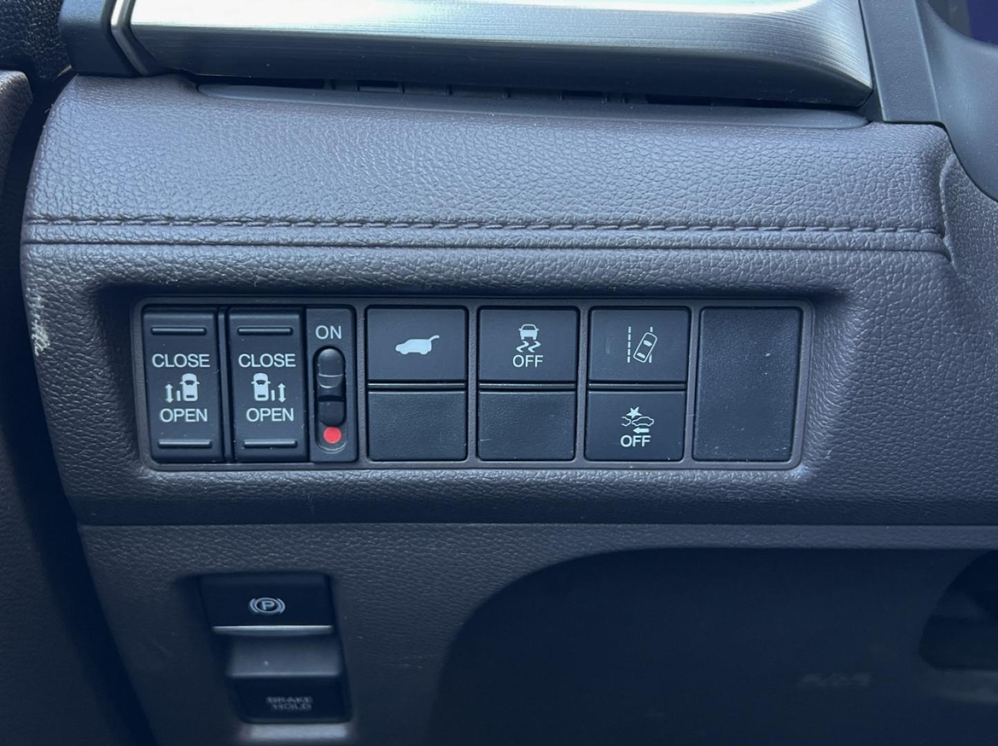 2019 WHITE /Gray Leather Honda Odyssey EX-L (5FNRL6H73KB) with an 3.5L V6 engine, Automatic transmission, located at 2990 Old Orchard Rd., Jackson, MO, 63755, 37.354214, -89.612106 - 2019 Honda Odyssey EX-L 101xxx miles Front Wheel Drive 3.5L V6 Automatic Leather 3rd Row Rear Entertainment Navigation Power/Heated Seats Backup Camera Bluetooth Remote Start Cruise Power Windows/Locks/Mirrors We have financing available and we accept trades! Fill out a credit applica - Photo#33