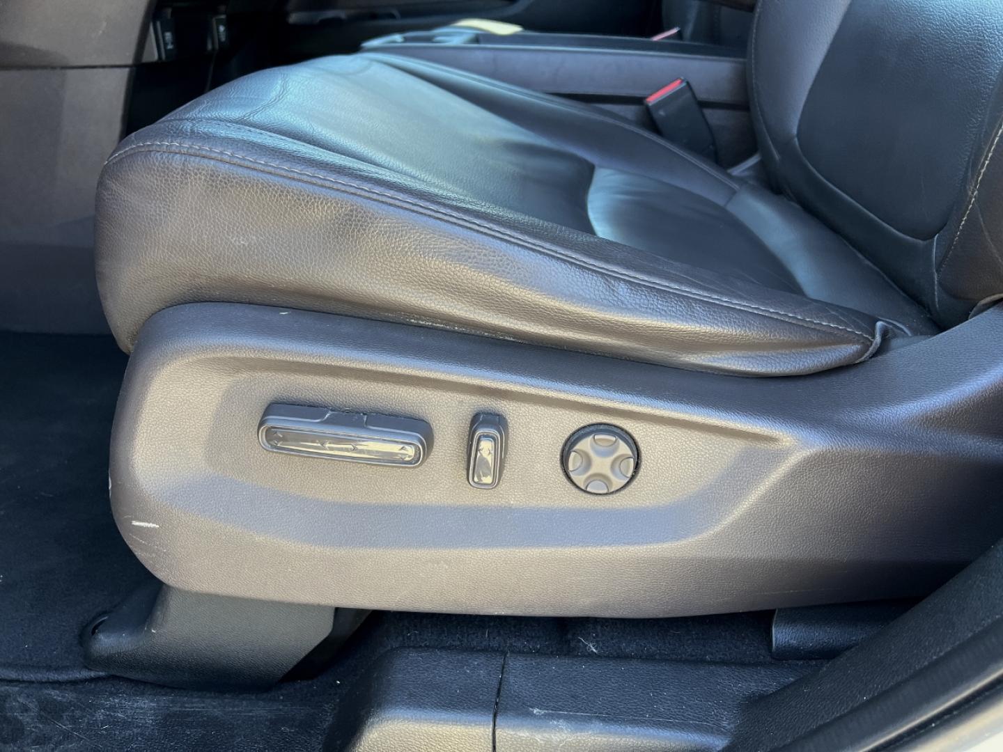 2019 WHITE /Gray Leather Honda Odyssey EX-L (5FNRL6H73KB) with an 3.5L V6 engine, Automatic transmission, located at 2990 Old Orchard Rd., Jackson, MO, 63755, 37.354214, -89.612106 - 2019 Honda Odyssey EX-L 101xxx miles Front Wheel Drive 3.5L V6 Automatic Leather 3rd Row Rear Entertainment Navigation Power/Heated Seats Backup Camera Bluetooth Remote Start Cruise Power Windows/Locks/Mirrors We have financing available and we accept trades! Fill out a credit applica - Photo#7