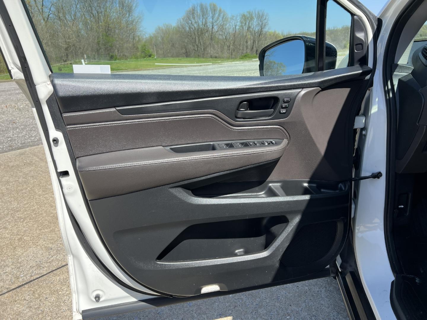 2019 WHITE /Gray Leather Honda Odyssey EX-L (5FNRL6H73KB) with an 3.5L V6 engine, Automatic transmission, located at 2990 Old Orchard Rd., Jackson, MO, 63755, 37.354214, -89.612106 - 2019 Honda Odyssey EX-L 101xxx miles Front Wheel Drive 3.5L V6 Automatic Leather 3rd Row Rear Entertainment Navigation Power/Heated Seats Backup Camera Bluetooth Remote Start Cruise Power Windows/Locks/Mirrors We have financing available and we accept trades! Fill out a credit applica - Photo#16