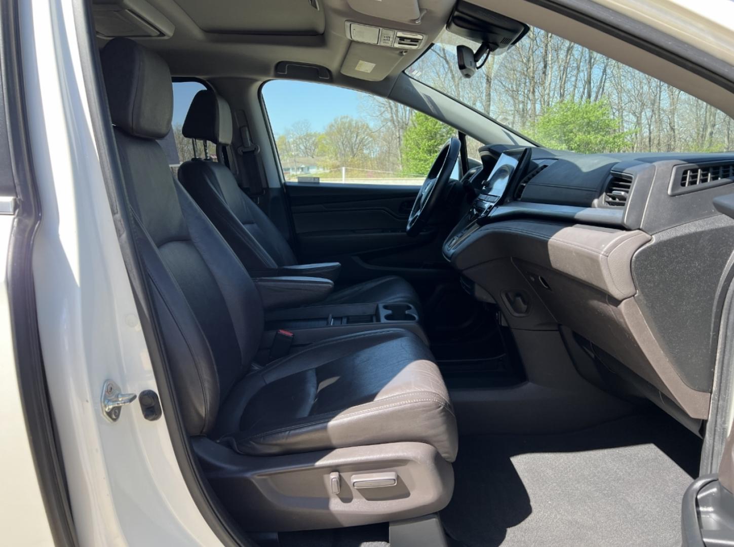 2019 WHITE /Gray Leather Honda Odyssey EX-L (5FNRL6H73KB) with an 3.5L V6 engine, Automatic transmission, located at 2990 Old Orchard Rd., Jackson, MO, 63755, 37.354214, -89.612106 - 2019 Honda Odyssey EX-L 101xxx miles Front Wheel Drive 3.5L V6 Automatic Leather 3rd Row Rear Entertainment Navigation Power/Heated Seats Backup Camera Bluetooth Remote Start Cruise Power Windows/Locks/Mirrors We have financing available and we accept trades! Fill out a credit applica - Photo#19