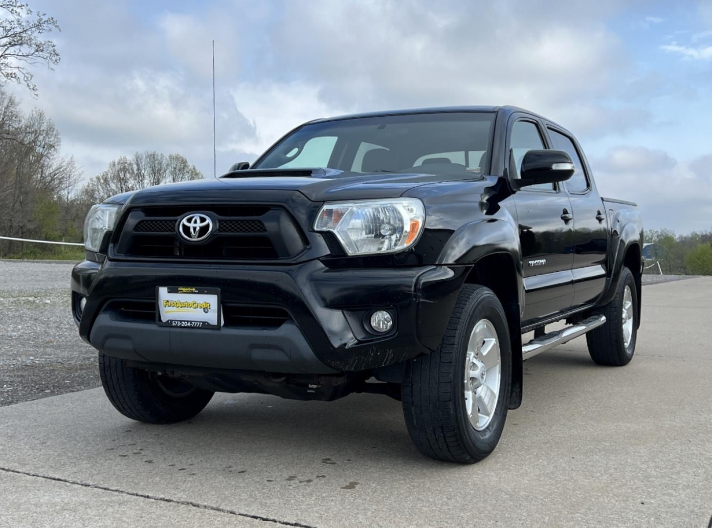 2015 BLACK /Gray Cloth Toyota Tacoma PreRunner Double Cab V6 2WD (5TFJU4GN4FX) with an 4.0L V6 engine, 5-Speed Automatic transmission, located at 2990 Old Orchard Rd., Jackson, MO, 63755, 37.354214, -89.612106 - 2015 Toyota Tacoma PreRunner TRD Sport Local 1-Owner 227xxx miles Rear Wheel Drive 4.0L V6 Automatic Bluetooth Cruise Power Windows/Locks/Mirrors We have financing available and we accept trades! Fill out a credit application on our website or come by today! If you have any questions, give - Photo#3