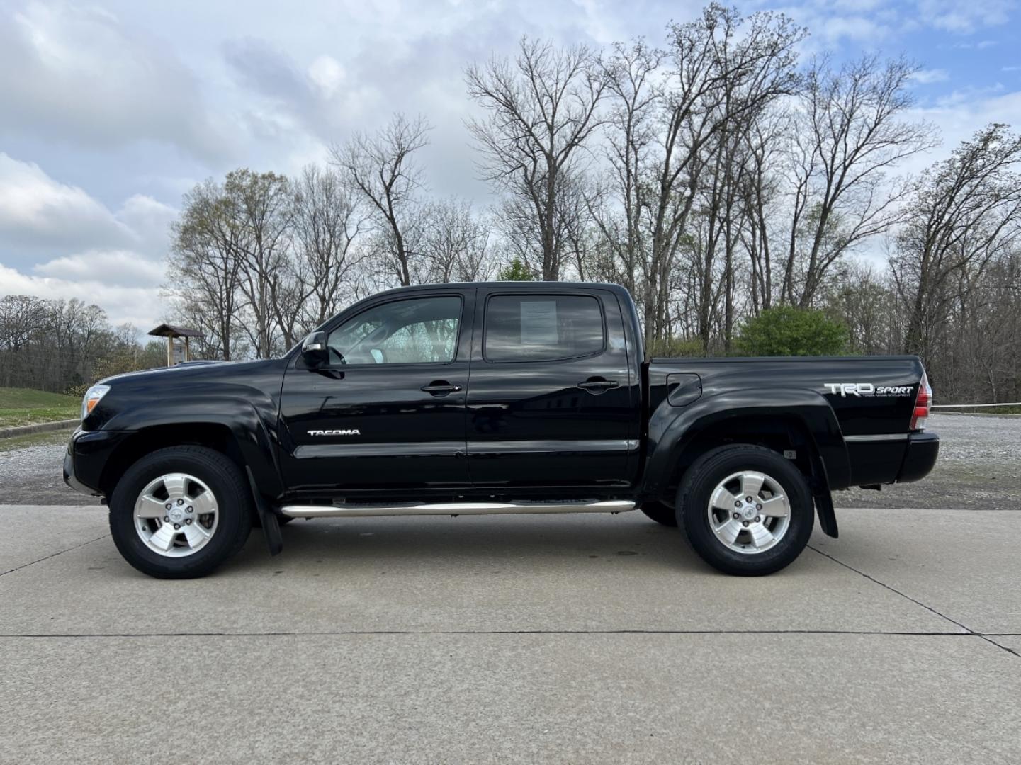 2015 BLACK /Gray Cloth Toyota Tacoma PreRunner Double Cab V6 2WD (5TFJU4GN4FX) with an 4.0L V6 engine, 5-Speed Automatic transmission, located at 2990 Old Orchard Rd., Jackson, MO, 63755, 37.354214, -89.612106 - 2015 Toyota Tacoma PreRunner TRD Sport Local 1-Owner 227xxx miles Rear Wheel Drive 4.0L V6 Automatic Bluetooth Cruise Power Windows/Locks/Mirrors We have financing available and we accept trades! Fill out a credit application on our website or come by today! If you have any questions, give - Photo#4
