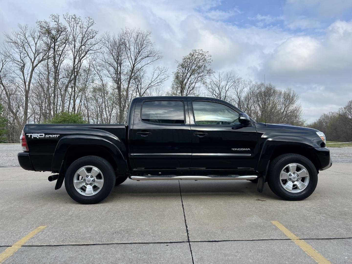 2015 BLACK /Gray Cloth Toyota Tacoma PreRunner Double Cab V6 2WD (5TFJU4GN4FX) with an 4.0L V6 engine, 5-Speed Automatic transmission, located at 2990 Old Orchard Rd., Jackson, MO, 63755, 37.354214, -89.612106 - 2015 Toyota Tacoma PreRunner TRD Sport Local 1-Owner 227xxx miles Rear Wheel Drive 4.0L V6 Automatic Bluetooth Cruise Power Windows/Locks/Mirrors We have financing available and we accept trades! Fill out a credit application on our website or come by today! If you have any questions, give - Photo#5
