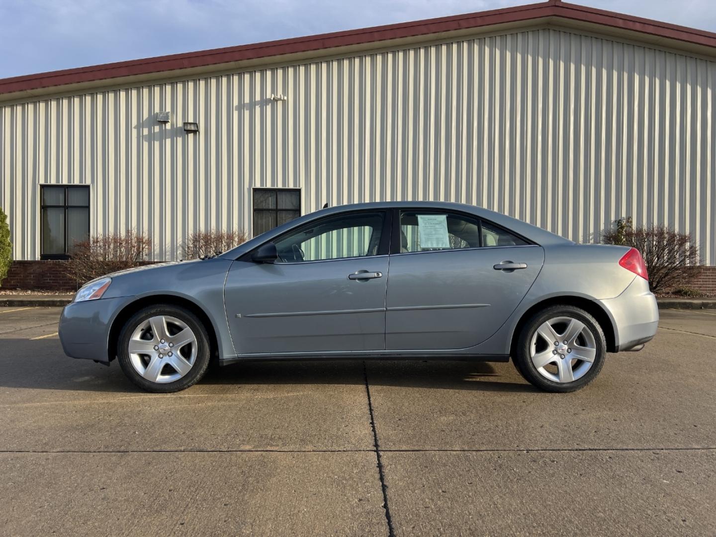 2009 GREY /Tan Cloth Pontiac G6 Sedan (1G2ZG57B694) with an 2.4L 4 Cyl. engine, 4-Speed Automatic Overdrive transmission, located at 2990 Old Orchard Rd., Jackson, MO, 63755, 37.354214, -89.612106 - 2009 Pontiac G6 Only 48xxx miles Front Wheel Drive 2.4L 4 Cyl. Automatic Cruise Power Windows/Locks/Mirrors We have financing available and we accept trades! Fill out a credit application on our website or come by today! If you have any questions, give us a call at (573) 204-7777 or visit ou - Photo#3