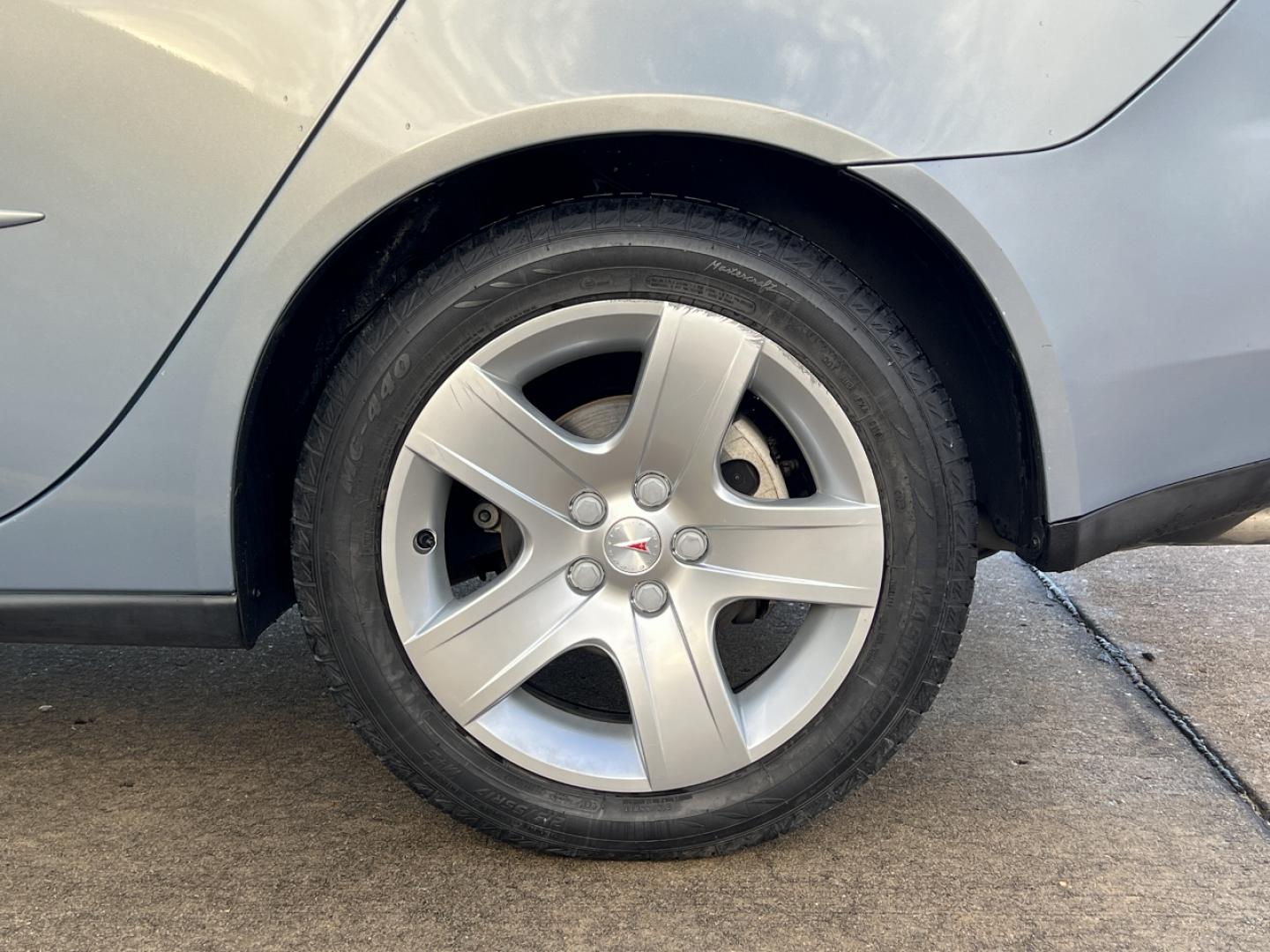 2009 GREY /Tan Cloth Pontiac G6 Sedan (1G2ZG57B694) with an 2.4L 4 Cyl. engine, 4-Speed Automatic Overdrive transmission, located at 2990 Old Orchard Rd., Jackson, MO, 63755, 37.354214, -89.612106 - 2009 Pontiac G6 Only 48xxx miles Front Wheel Drive 2.4L 4 Cyl. Automatic Cruise Power Windows/Locks/Mirrors We have financing available and we accept trades! Fill out a credit application on our website or come by today! If you have any questions, give us a call at (573) 204-7777 or visit ou - Photo#32