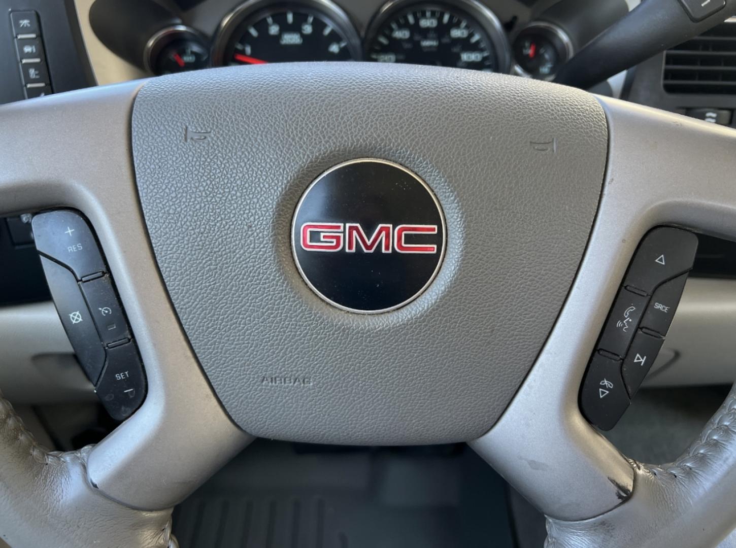 2009 WHITE /Gray Cloth GMC Sierra 2500HD SLE1 Crew Cab Long Box 4WD (1GTHK53679F) with an 6.6L V8 TURBO DIESEL engine, Automatic transmission, located at 2990 Old Orchard Rd., Jackson, MO, 63755, 37.354214, -89.612106 - 2009 GMC Sierra 2500HD SLE 190xxx miles 4x4 6.6L V8 Turbo Diesel Automatic Power Driver Seat Cruise Power Windows/Locks/Mirrors We have financing available and we accept trades! Fill out a credit application on our website or come by today! If you have any questions, give us a call at (573) - Photo#21