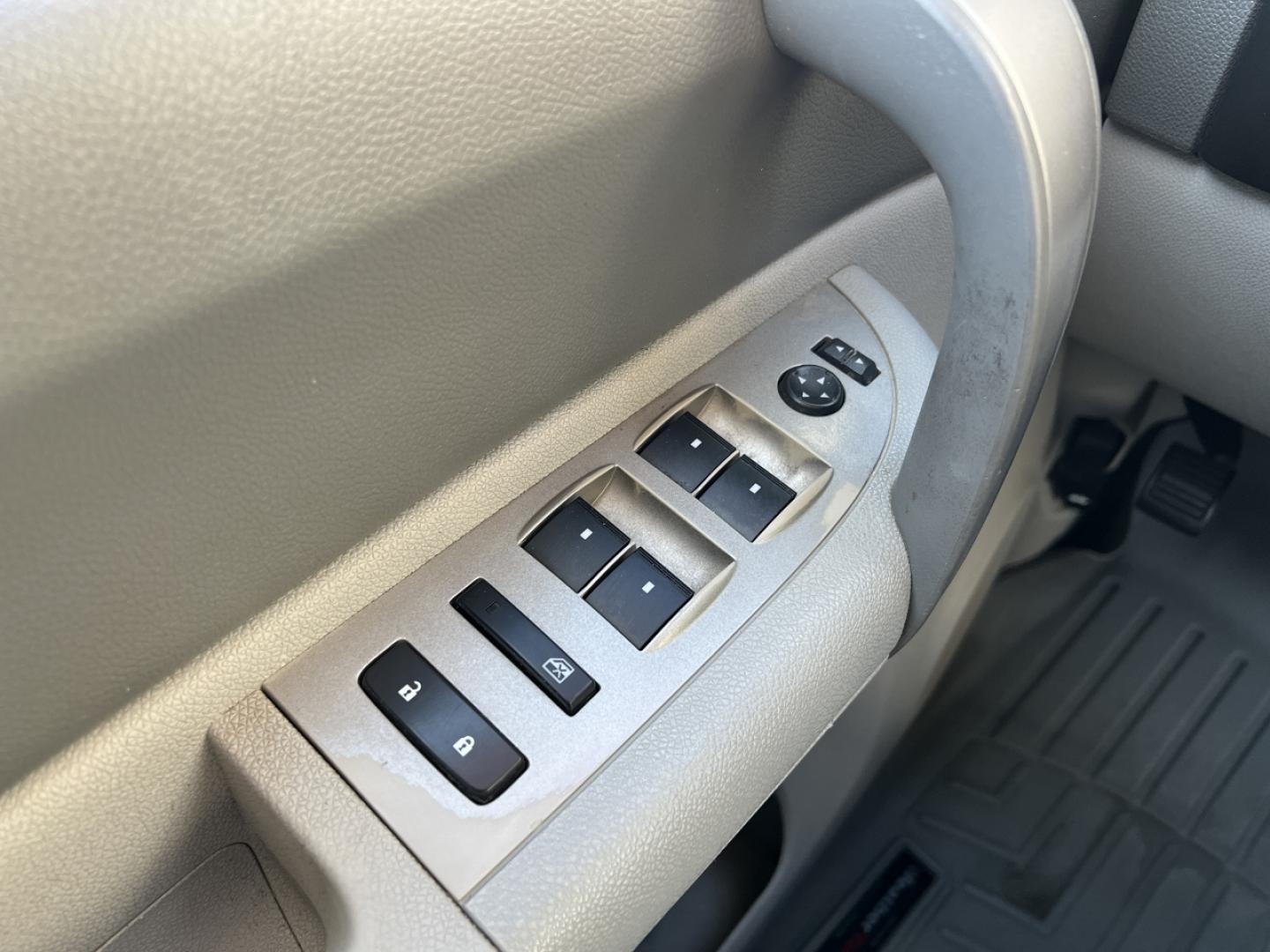2009 WHITE /Gray Cloth GMC Sierra 2500HD SLE1 Crew Cab Long Box 4WD (1GTHK53679F) with an 6.6L V8 TURBO DIESEL engine, Automatic transmission, located at 2990 Old Orchard Rd., Jackson, MO, 63755, 37.354214, -89.612106 - 2009 GMC Sierra 2500HD SLE 190xxx miles 4x4 6.6L V8 Turbo Diesel Automatic Power Driver Seat Cruise Power Windows/Locks/Mirrors We have financing available and we accept trades! Fill out a credit application on our website or come by today! If you have any questions, give us a call at (573) - Photo#26