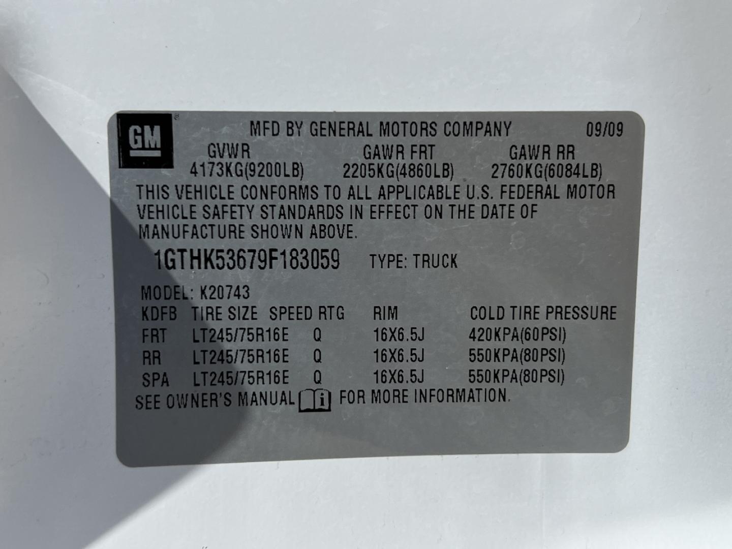 2009 WHITE /Gray Cloth GMC Sierra 2500HD SLE1 Crew Cab Long Box 4WD (1GTHK53679F) with an 6.6L V8 TURBO DIESEL engine, Automatic transmission, located at 2990 Old Orchard Rd., Jackson, MO, 63755, 37.354214, -89.612106 - 2009 GMC Sierra 2500HD SLE 190xxx miles 4x4 6.6L V8 Turbo Diesel Automatic Power Driver Seat Cruise Power Windows/Locks/Mirrors We have financing available and we accept trades! Fill out a credit application on our website or come by today! If you have any questions, give us a call at (573) - Photo#46