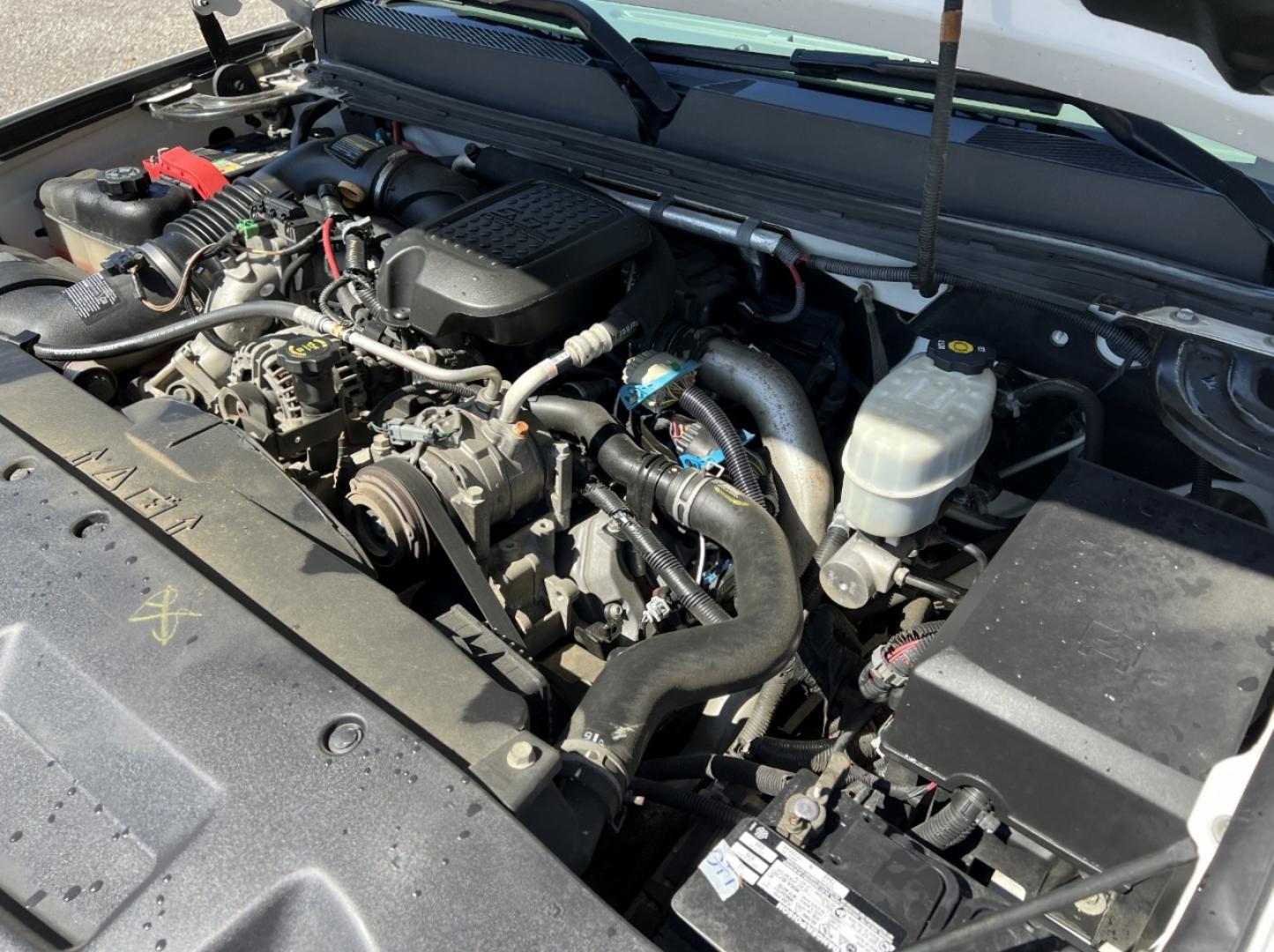 2009 WHITE /Gray Cloth GMC Sierra 2500HD SLE1 Crew Cab Long Box 4WD (1GTHK53679F) with an 6.6L V8 TURBO DIESEL engine, Automatic transmission, located at 2990 Old Orchard Rd., Jackson, MO, 63755, 37.354214, -89.612106 - 2009 GMC Sierra 2500HD SLE 190xxx miles 4x4 6.6L V8 Turbo Diesel Automatic Power Driver Seat Cruise Power Windows/Locks/Mirrors We have financing available and we accept trades! Fill out a credit application on our website or come by today! If you have any questions, give us a call at (573) - Photo#31