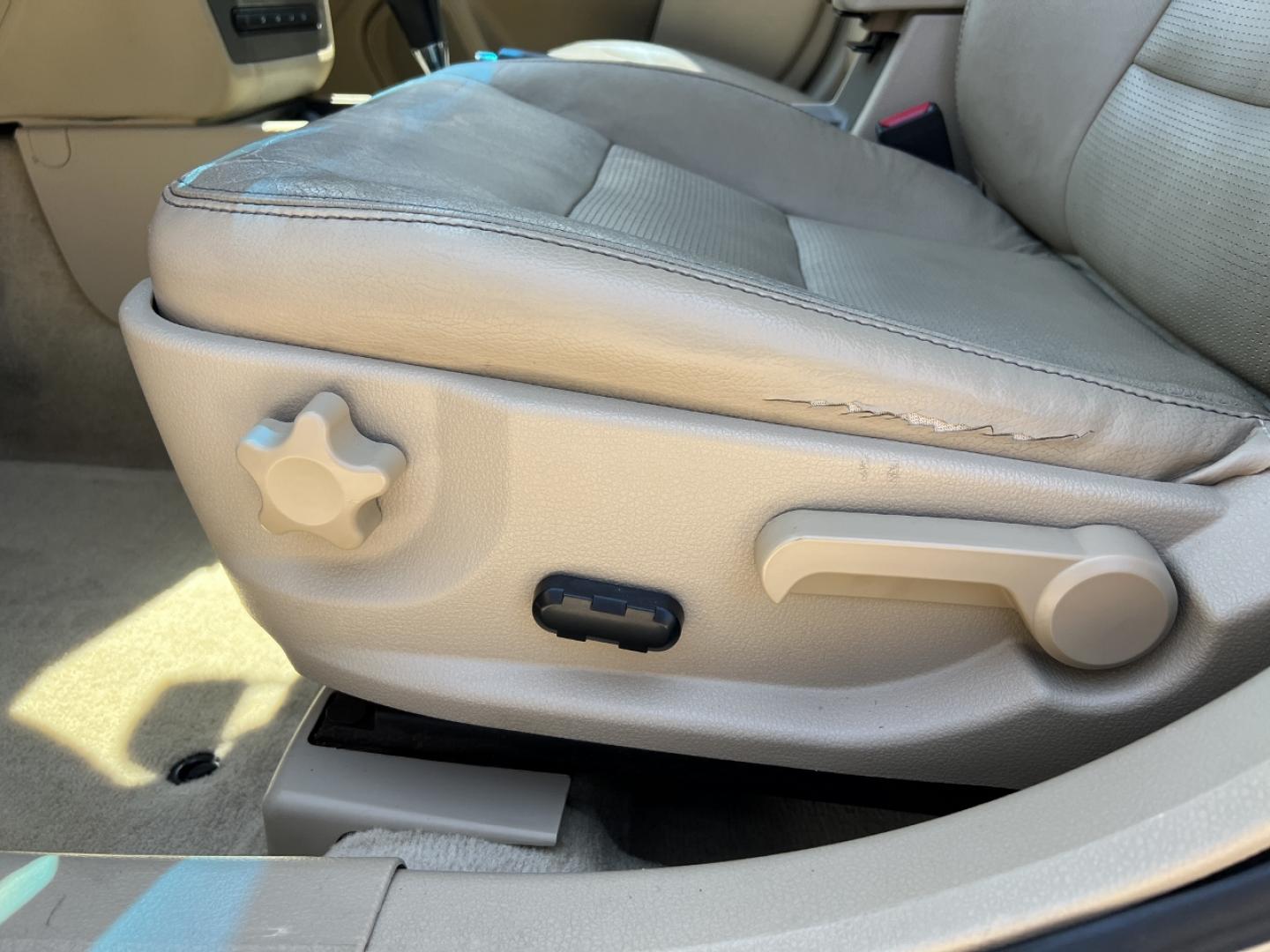 2006 TAN /Tan Leather Ford Fusion V6 SEL (3FAFP08156R) with an 3.0L V6 engine, Automatic transmission, located at 2990 Old Orchard Rd., Jackson, MO, 63755, 37.354214, -89.612106 - 2006 Ford Fusion SEL 156xxx miles Front Wheel Drive 3.0L V6 Automatic Leather Power Driver Seat Heated Seats Sunroof Cruise Power Windows/Locks/Mirrors We have financing available and we accept trades! Fill out a credit application on our website or come by today! If you have any questio - Photo#4