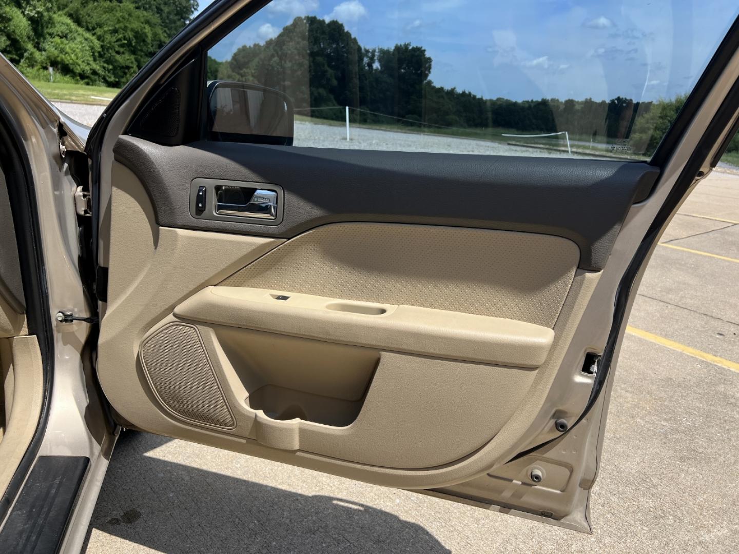 2006 TAN /Tan Leather Ford Fusion V6 SEL (3FAFP08156R) with an 3.0L V6 engine, Automatic transmission, located at 2990 Old Orchard Rd., Jackson, MO, 63755, 37.354214, -89.612106 - 2006 Ford Fusion SEL 156xxx miles Front Wheel Drive 3.0L V6 Automatic Leather Power Driver Seat Heated Seats Sunroof Cruise Power Windows/Locks/Mirrors We have financing available and we accept trades! Fill out a credit application on our website or come by today! If you have any questio - Photo#14