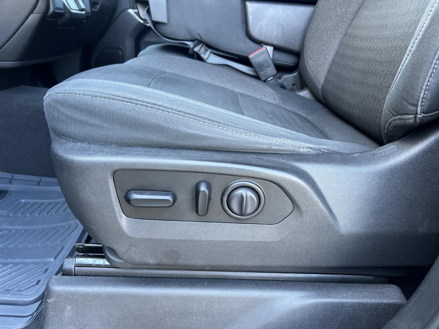 2019 GRAY /Black Cloth Chevrolet Silverado 1500 LT Crew Cab 4WD (3GCPYDEK7KG) with an 2.7L 4 Cyl. engine, Automatic transmission, located at 2990 Old Orchard Rd., Jackson, MO, 63755, 37.354214, -89.612106 - 2019 Chevrolet Silverado 1500 LT 1-Owner 178xxx miles 4x4 2.7L 4 Cyl. Automatic Power Driver Seat Heated Seats Heated Steering Wheel Backup Camera Bluetooth Remote Start Cruise Power Windows/Locks/Mirrors We have financing available and we accept trades! Fill out a credit application o - Photo#5