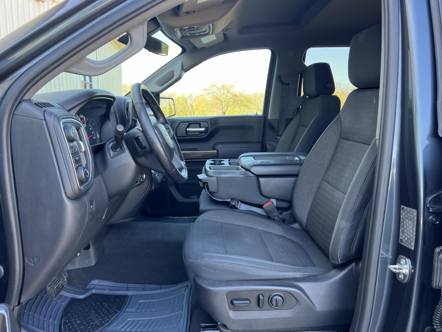 2019 GRAY /Black Cloth Chevrolet Silverado 1500 LT Crew Cab 4WD (3GCPYDEK7KG) with an 2.7L 4 Cyl. engine, Automatic transmission, located at 2990 Old Orchard Rd., Jackson, MO, 63755, 37.354214, -89.612106 - 2019 Chevrolet Silverado 1500 LT 1-Owner 178xxx miles 4x4 2.7L 4 Cyl. Automatic Power Driver Seat Heated Seats Heated Steering Wheel Backup Camera Bluetooth Remote Start Cruise Power Windows/Locks/Mirrors We have financing available and we accept trades! Fill out a credit application o - Photo#15