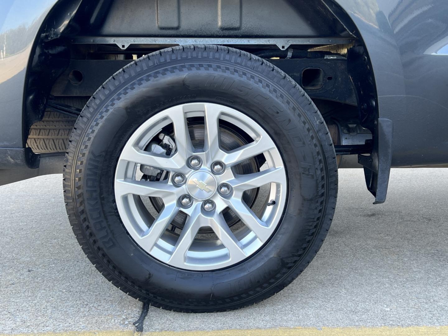 2019 GRAY /Black Cloth Chevrolet Silverado 1500 LT Crew Cab 4WD (3GCPYDEK7KG) with an 2.7L 4 Cyl. engine, Automatic transmission, located at 2990 Old Orchard Rd., Jackson, MO, 63755, 37.354214, -89.612106 - 2019 Chevrolet Silverado 1500 LT 1-Owner 178xxx miles 4x4 2.7L 4 Cyl. Automatic Power Driver Seat Heated Seats Heated Steering Wheel Backup Camera Bluetooth Remote Start Cruise Power Windows/Locks/Mirrors We have financing available and we accept trades! Fill out a credit application o - Photo#37