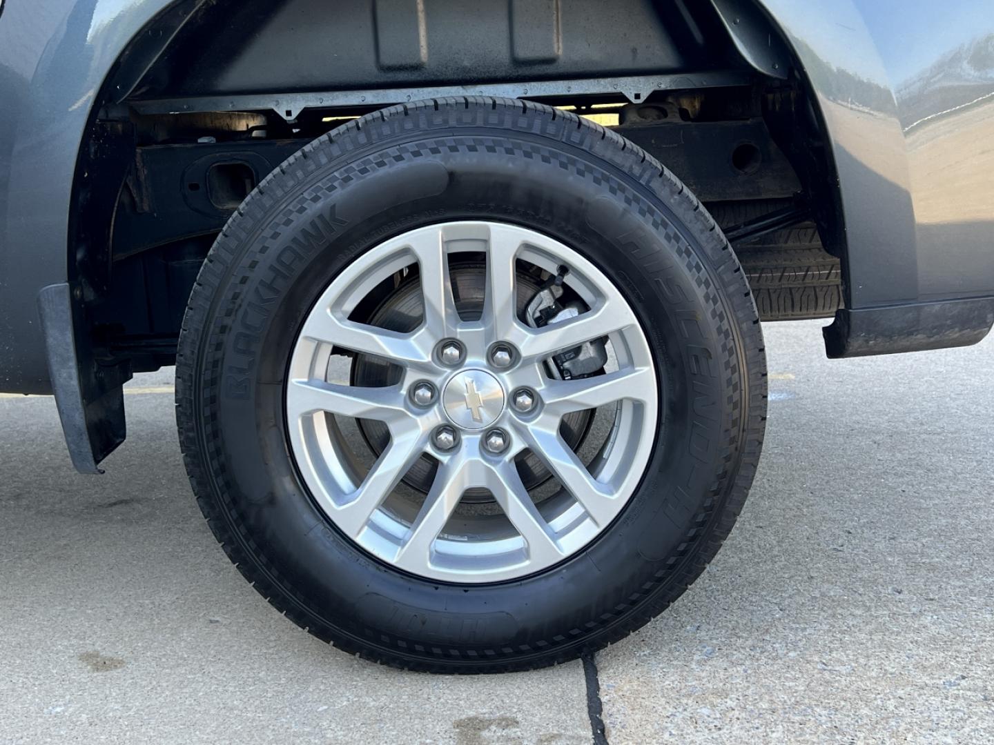 2019 GRAY /Black Cloth Chevrolet Silverado 1500 LT Crew Cab 4WD (3GCPYDEK7KG) with an 2.7L 4 Cyl. engine, Automatic transmission, located at 2990 Old Orchard Rd., Jackson, MO, 63755, 37.354214, -89.612106 - 2019 Chevrolet Silverado 1500 LT 1-Owner 178xxx miles 4x4 2.7L 4 Cyl. Automatic Power Driver Seat Heated Seats Heated Steering Wheel Backup Camera Bluetooth Remote Start Cruise Power Windows/Locks/Mirrors We have financing available and we accept trades! Fill out a credit application o - Photo#36