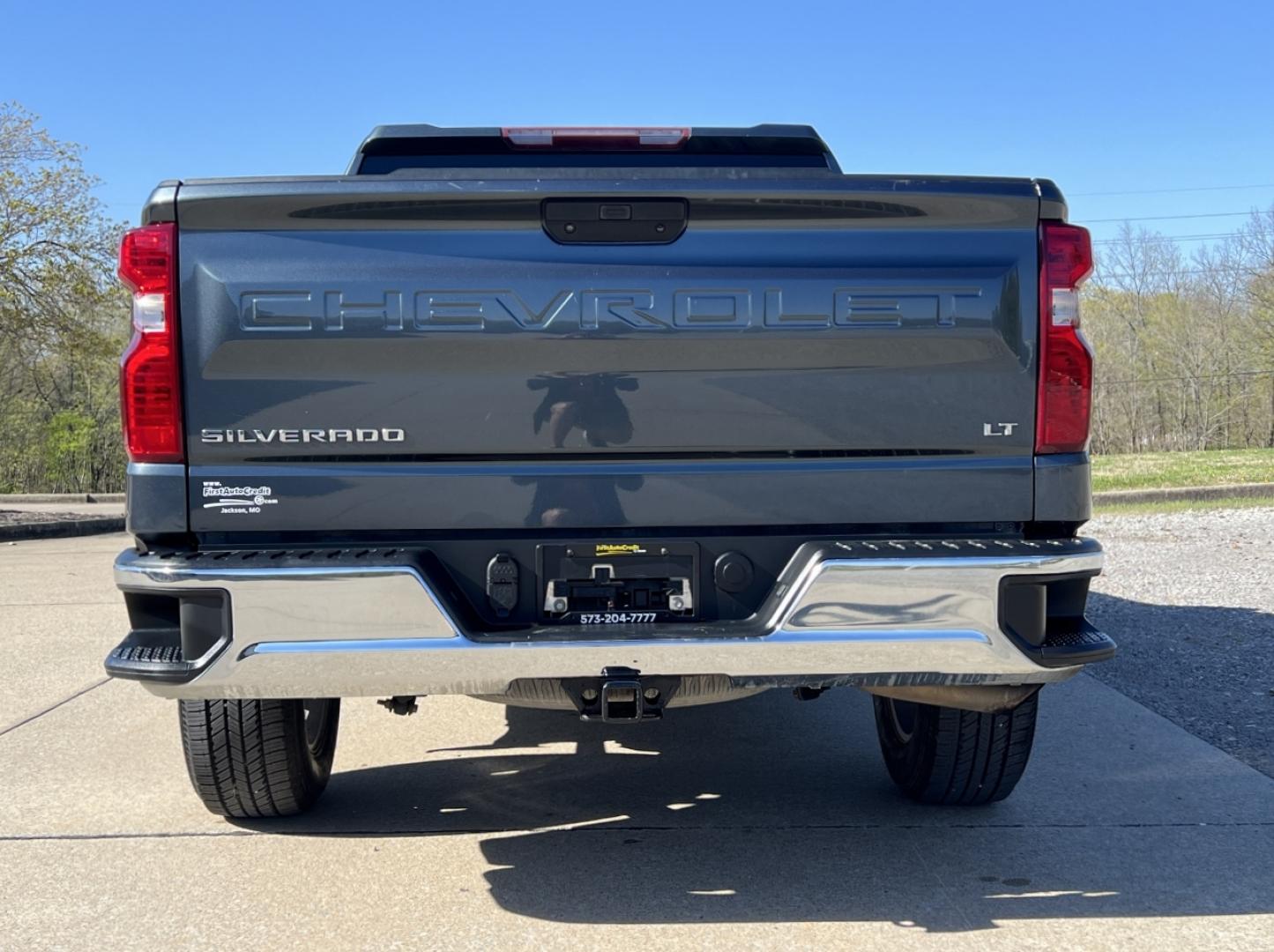 2019 GRAY /Black Cloth Chevrolet Silverado 1500 LT Crew Cab 4WD (3GCPYDEK7KG) with an 2.7L 4 Cyl. engine, Automatic transmission, located at 2990 Old Orchard Rd., Jackson, MO, 63755, 37.354214, -89.612106 - 2019 Chevrolet Silverado 1500 LT 1-Owner 178xxx miles 4x4 2.7L 4 Cyl. Automatic Power Driver Seat Heated Seats Heated Steering Wheel Backup Camera Bluetooth Remote Start Cruise Power Windows/Locks/Mirrors We have financing available and we accept trades! Fill out a credit application o - Photo#12