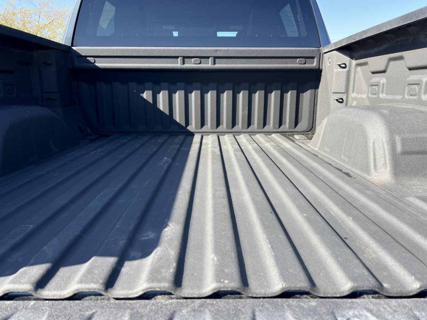 2019 GRAY /Black Cloth Chevrolet Silverado 1500 LT Crew Cab 4WD (3GCPYDEK7KG) with an 2.7L 4 Cyl. engine, Automatic transmission, located at 2990 Old Orchard Rd., Jackson, MO, 63755, 37.354214, -89.612106 - 2019 Chevrolet Silverado 1500 LT 1-Owner 178xxx miles 4x4 2.7L 4 Cyl. Automatic Power Driver Seat Heated Seats Heated Steering Wheel Backup Camera Bluetooth Remote Start Cruise Power Windows/Locks/Mirrors We have financing available and we accept trades! Fill out a credit application o - Photo#21