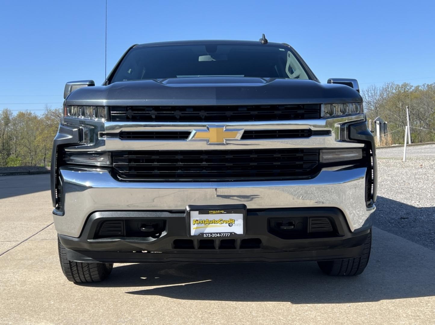 2019 GRAY /Black Cloth Chevrolet Silverado 1500 LT Crew Cab 4WD (3GCPYDEK7KG) with an 2.7L 4 Cyl. engine, Automatic transmission, located at 2990 Old Orchard Rd., Jackson, MO, 63755, 37.354214, -89.612106 - 2019 Chevrolet Silverado 1500 LT 1-Owner 178xxx miles 4x4 2.7L 4 Cyl. Automatic Power Driver Seat Heated Seats Heated Steering Wheel Backup Camera Bluetooth Remote Start Cruise Power Windows/Locks/Mirrors We have financing available and we accept trades! Fill out a credit application o - Photo#13