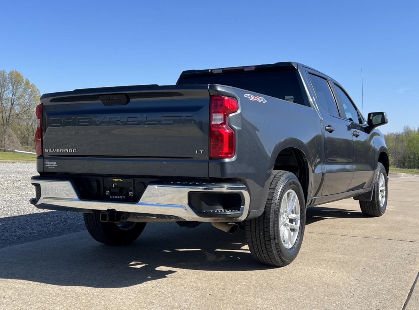 2019 GRAY /Black Cloth Chevrolet Silverado 1500 LT Crew Cab 4WD (3GCPYDEK7KG) with an 2.7L 4 Cyl. engine, Automatic transmission, located at 2990 Old Orchard Rd., Jackson, MO, 63755, 37.354214, -89.612106 - 2019 Chevrolet Silverado 1500 LT 1-Owner 178xxx miles 4x4 2.7L 4 Cyl. Automatic Power Driver Seat Heated Seats Heated Steering Wheel Backup Camera Bluetooth Remote Start Cruise Power Windows/Locks/Mirrors We have financing available and we accept trades! Fill out a credit application o - Photo#10
