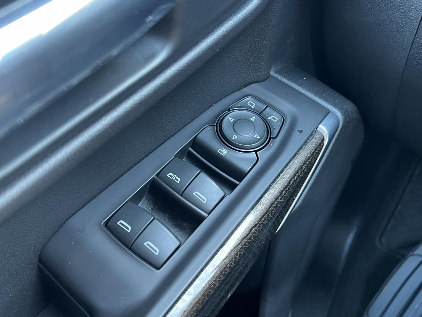 2019 GRAY /Black Cloth Chevrolet Silverado 1500 LT Crew Cab 4WD (3GCPYDEK7KG) with an 2.7L 4 Cyl. engine, Automatic transmission, located at 2990 Old Orchard Rd., Jackson, MO, 63755, 37.354214, -89.612106 - 2019 Chevrolet Silverado 1500 LT 1-Owner 178xxx miles 4x4 2.7L 4 Cyl. Automatic Power Driver Seat Heated Seats Heated Steering Wheel Backup Camera Bluetooth Remote Start Cruise Power Windows/Locks/Mirrors We have financing available and we accept trades! Fill out a credit application o - Photo#27