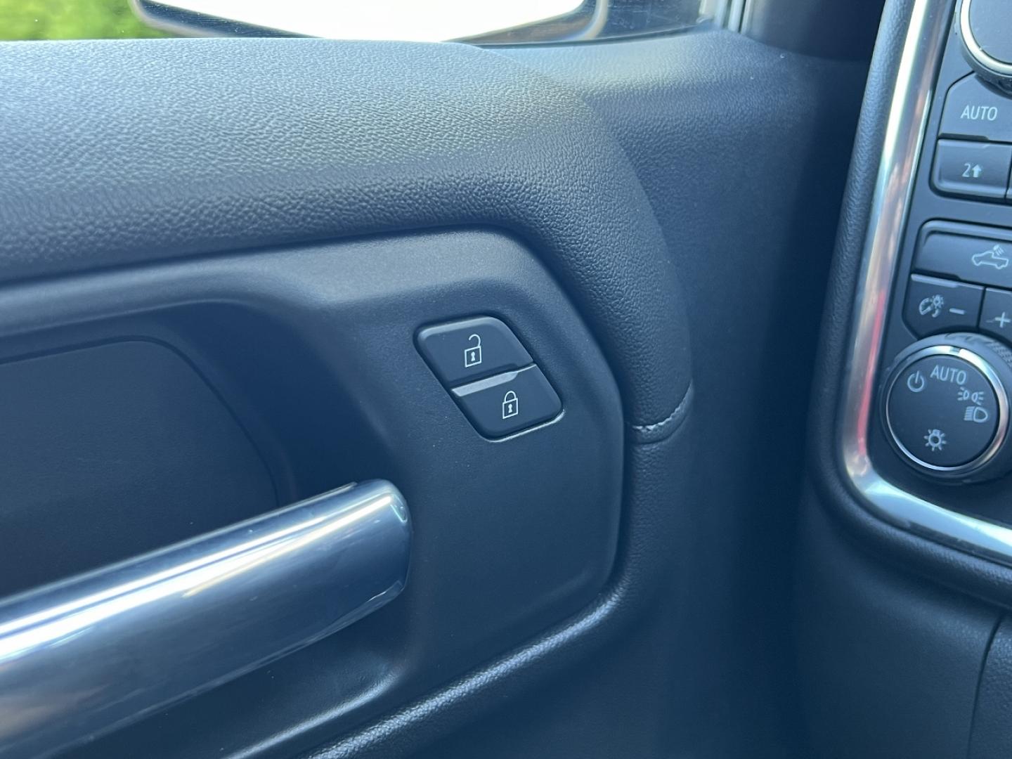 2019 GRAY /Black Cloth Chevrolet Silverado 1500 LT Crew Cab 4WD (3GCPYDEK7KG) with an 2.7L 4 Cyl. engine, Automatic transmission, located at 2990 Old Orchard Rd., Jackson, MO, 63755, 37.354214, -89.612106 - 2019 Chevrolet Silverado 1500 LT 1-Owner 178xxx miles 4x4 2.7L 4 Cyl. Automatic Power Driver Seat Heated Seats Heated Steering Wheel Backup Camera Bluetooth Remote Start Cruise Power Windows/Locks/Mirrors We have financing available and we accept trades! Fill out a credit application o - Photo#28