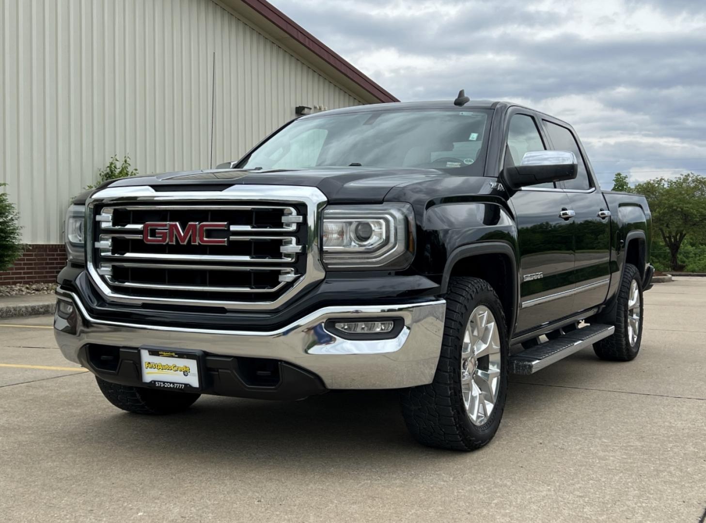 2017 BLACK /Tan Leather GMC Sierra 1500 SLT Crew Cab Long Box 4WD (3GTU2NEC2HG) with an 5.3L V8 engine, Automatic transmission, located at 2990 Old Orchard Rd., Jackson, MO, 63755, 37.354214, -89.612106 - 2017 GMC Sierra 1500 SLT 1-Owner 171xxx miles 4x4 5.3L V8 Automatic Leather Power/Heated Seats Backup Camera Bluetooth Remote Start Cruise Power Windows/Locks/Mirrors We have financing available and we accept trades! Fill out a credit application on our website or come by today! If you - Photo#8