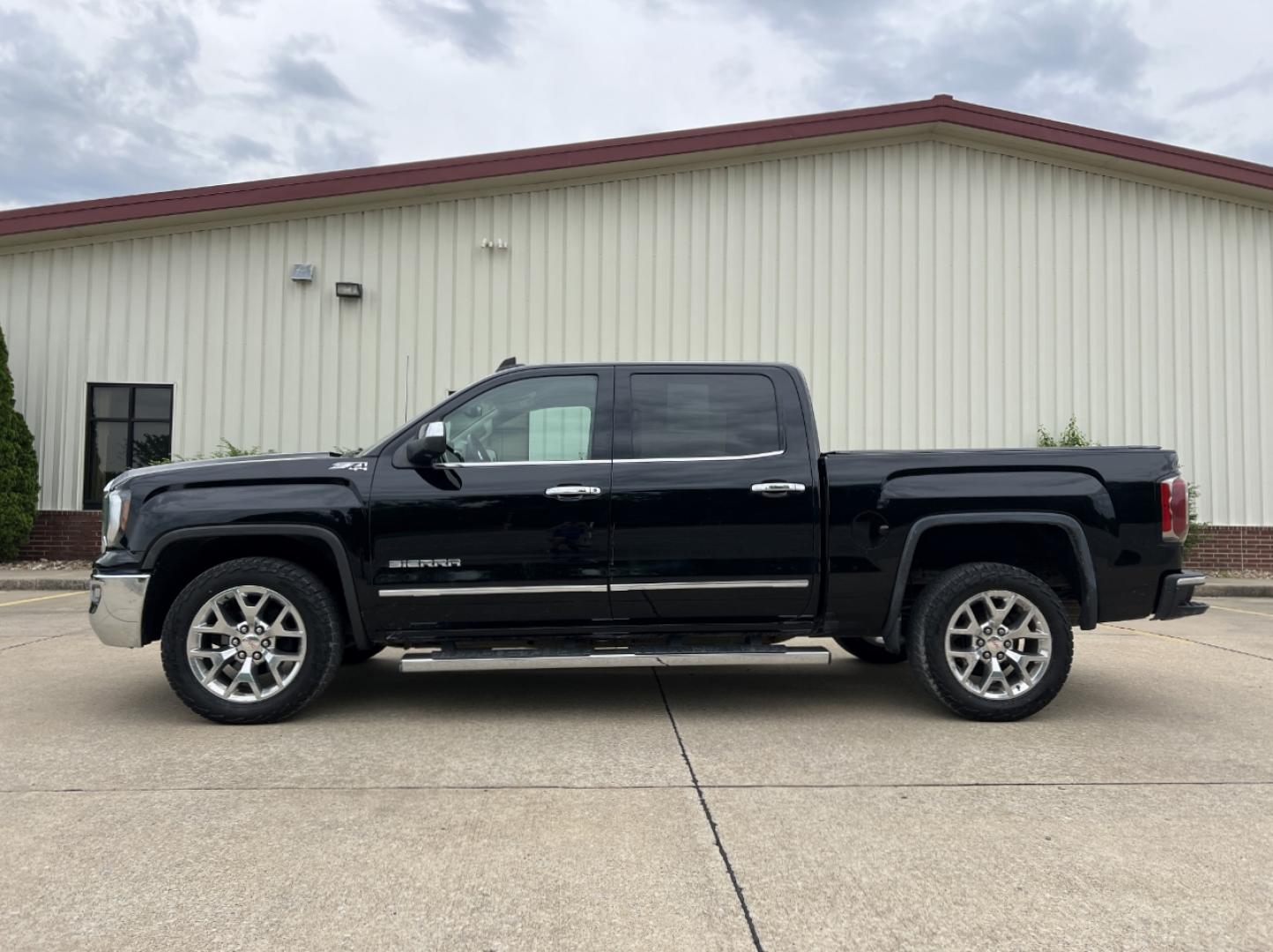 2017 BLACK /Tan Leather GMC Sierra 1500 SLT Crew Cab Long Box 4WD (3GTU2NEC2HG) with an 5.3L V8 engine, Automatic transmission, located at 2990 Old Orchard Rd., Jackson, MO, 63755, 37.354214, -89.612106 - 2017 GMC Sierra 1500 SLT 1-Owner 171xxx miles 4x4 5.3L V8 Automatic Leather Power/Heated Seats Backup Camera Bluetooth Remote Start Cruise Power Windows/Locks/Mirrors We have financing available and we accept trades! Fill out a credit application on our website or come by today! If you - Photo#9
