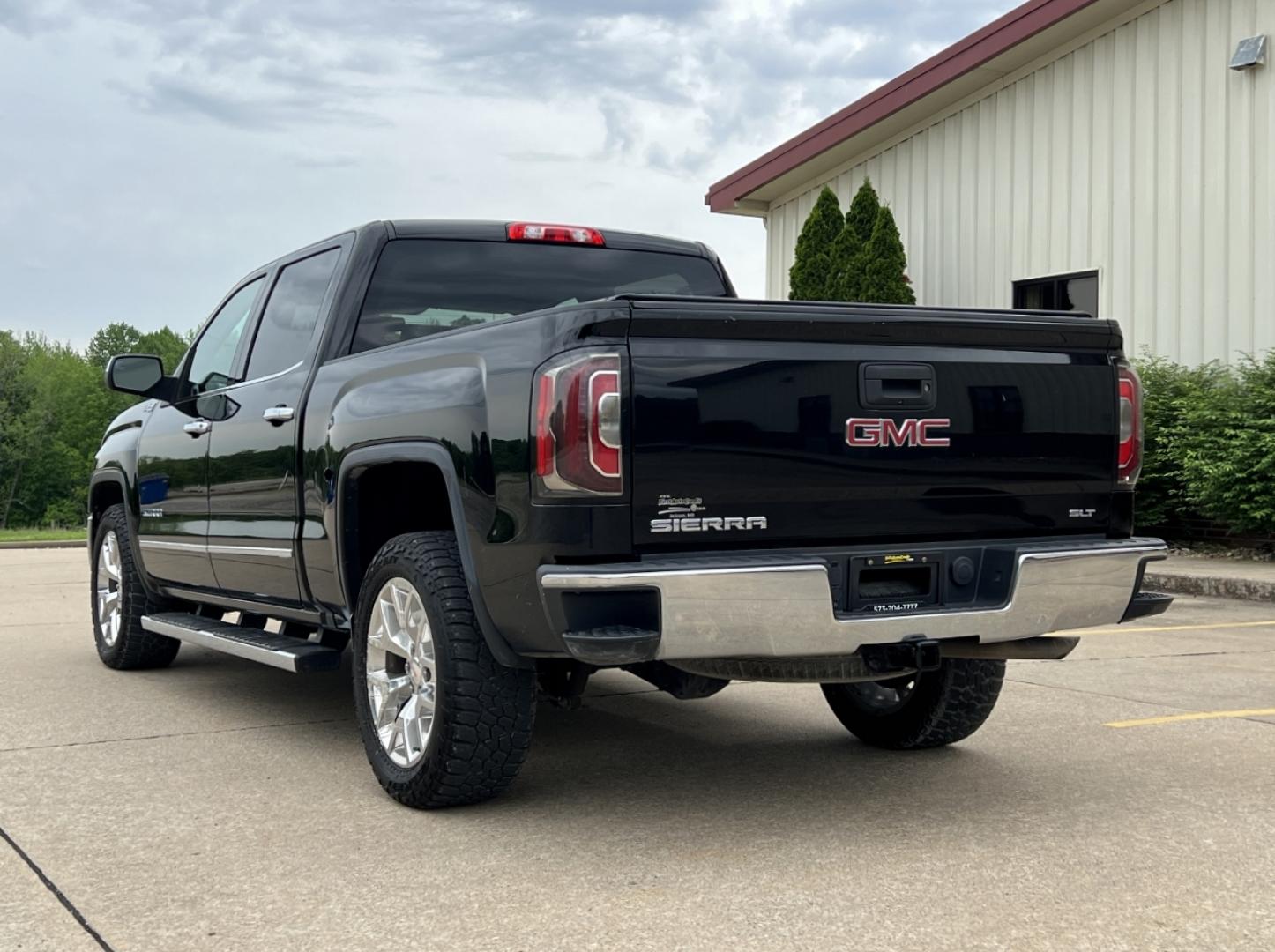 2017 BLACK /Tan Leather GMC Sierra 1500 SLT Crew Cab Long Box 4WD (3GTU2NEC2HG) with an 5.3L V8 engine, Automatic transmission, located at 2990 Old Orchard Rd., Jackson, MO, 63755, 37.354214, -89.612106 - 2017 GMC Sierra 1500 SLT 1-Owner 171xxx miles 4x4 5.3L V8 Automatic Leather Power/Heated Seats Backup Camera Bluetooth Remote Start Cruise Power Windows/Locks/Mirrors We have financing available and we accept trades! Fill out a credit application on our website or come by today! If you - Photo#12