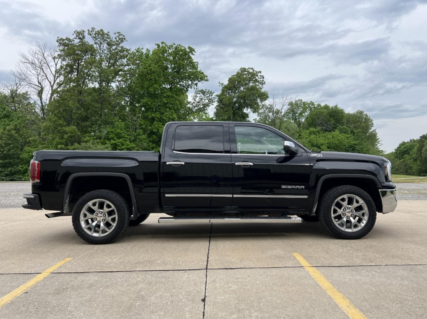 2017 BLACK /Tan Leather GMC Sierra 1500 SLT Crew Cab Long Box 4WD (3GTU2NEC2HG) with an 5.3L V8 engine, Automatic transmission, located at 2990 Old Orchard Rd., Jackson, MO, 63755, 37.354214, -89.612106 - 2017 GMC Sierra 1500 SLT 1-Owner 171xxx miles 4x4 5.3L V8 Automatic Leather Power/Heated Seats Backup Camera Bluetooth Remote Start Cruise Power Windows/Locks/Mirrors We have financing available and we accept trades! Fill out a credit application on our website or come by today! If you - Photo#10