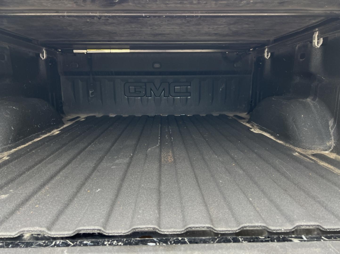2017 BLACK /Tan Leather GMC Sierra 1500 SLT Crew Cab Long Box 4WD (3GTU2NEC2HG) with an 5.3L V8 engine, Automatic transmission, located at 2990 Old Orchard Rd., Jackson, MO, 63755, 37.354214, -89.612106 - 2017 GMC Sierra 1500 SLT 1-Owner 171xxx miles 4x4 5.3L V8 Automatic Leather Power/Heated Seats Backup Camera Bluetooth Remote Start Cruise Power Windows/Locks/Mirrors We have financing available and we accept trades! Fill out a credit application on our website or come by today! If you - Photo#22